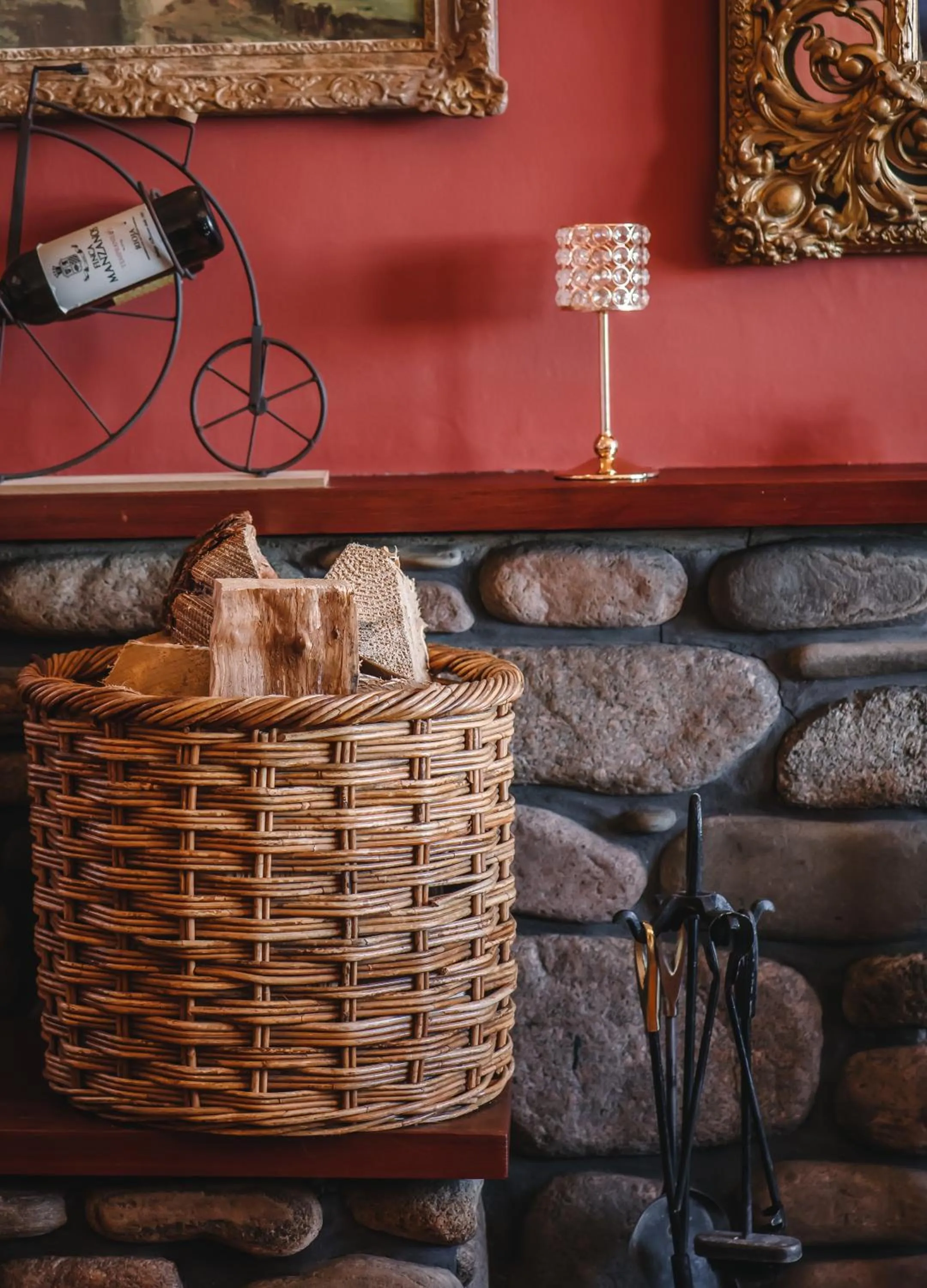 Lounge or bar in Boat Country Inn and Restaurant