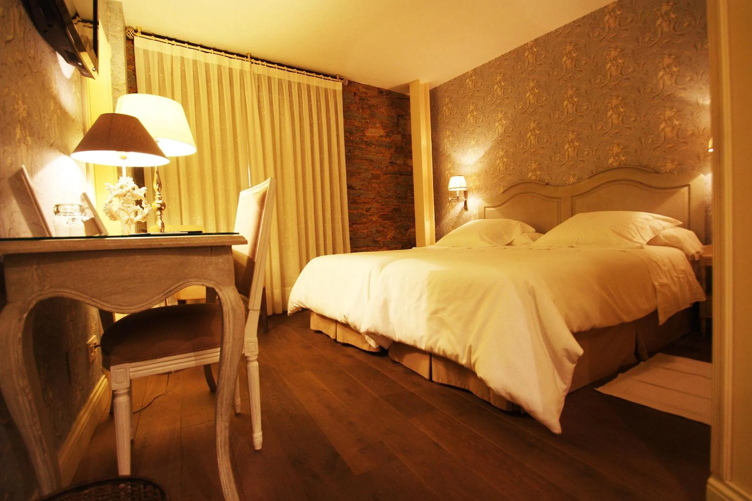 Photo of the whole room, Bed in Las Doñas del Portazgo