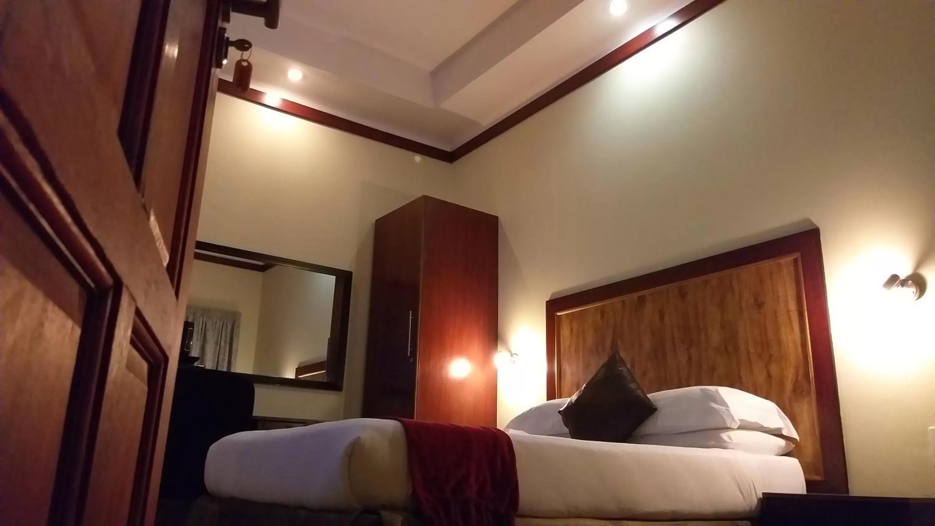 Deluxe Double Room with Shower in Road Stay