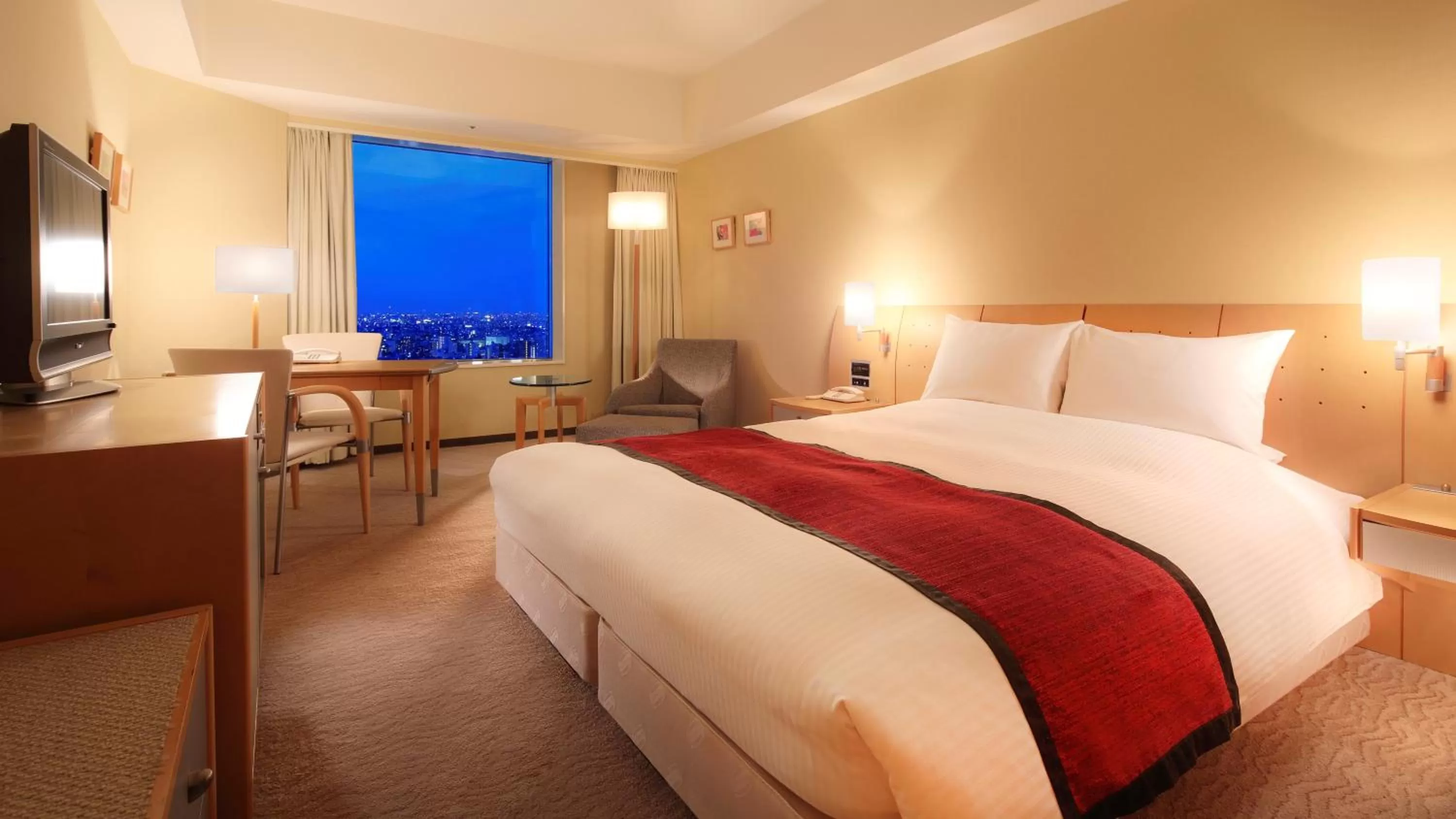 Photo of the whole room, Bed in Tokyo Dome Hotel