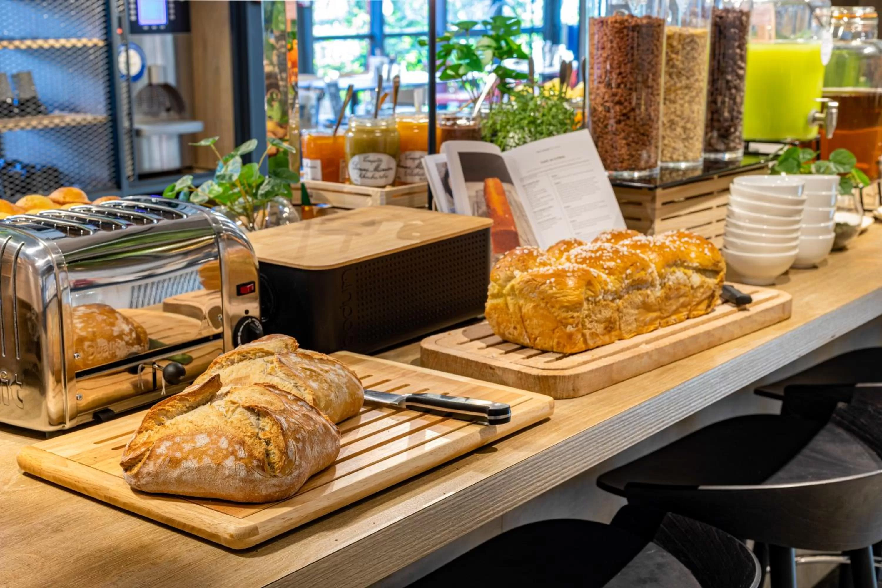 Breakfast in ibis Rueil-Malmaison Centre