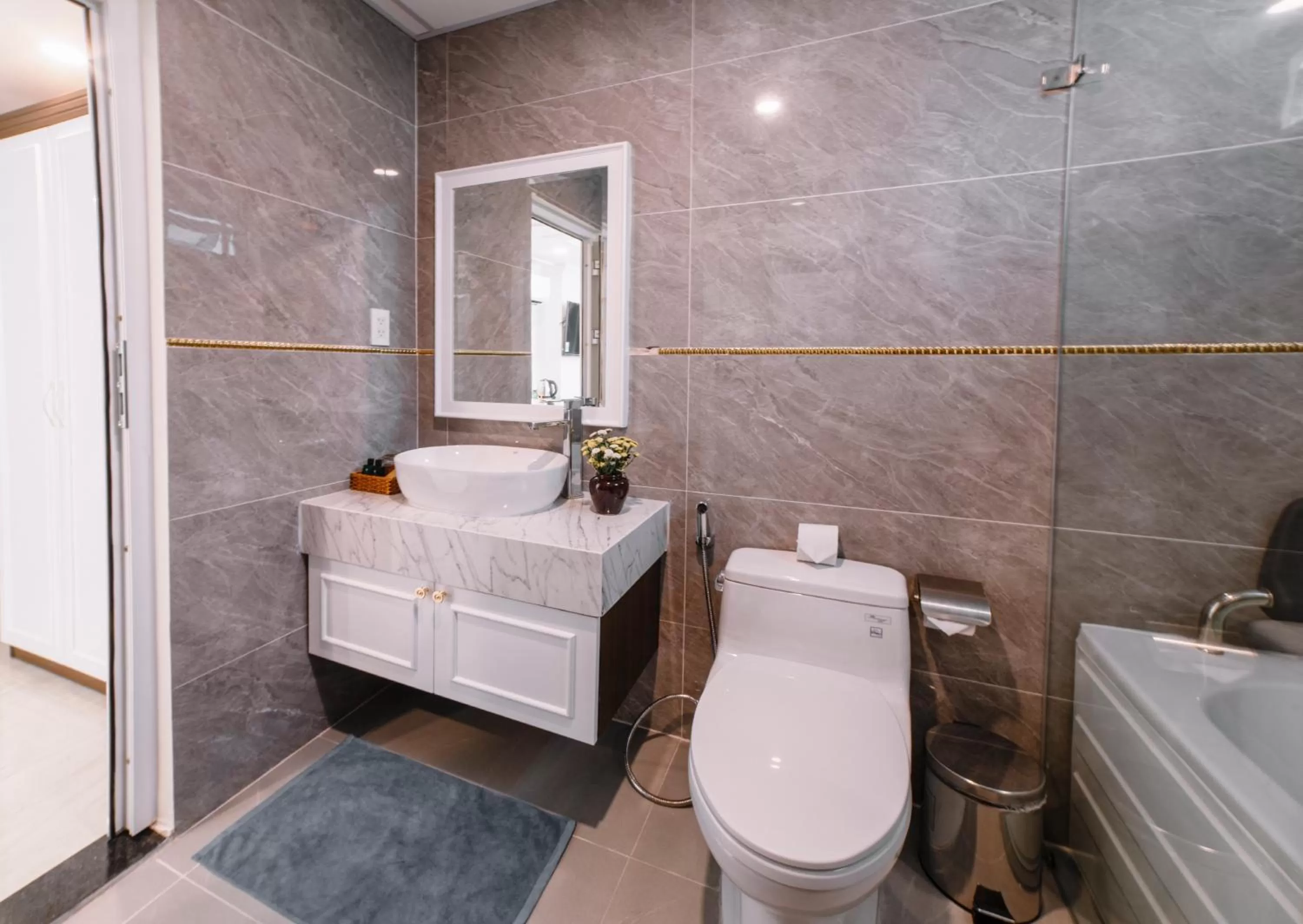 Bathroom in Saigon Hanoi Central Hotel