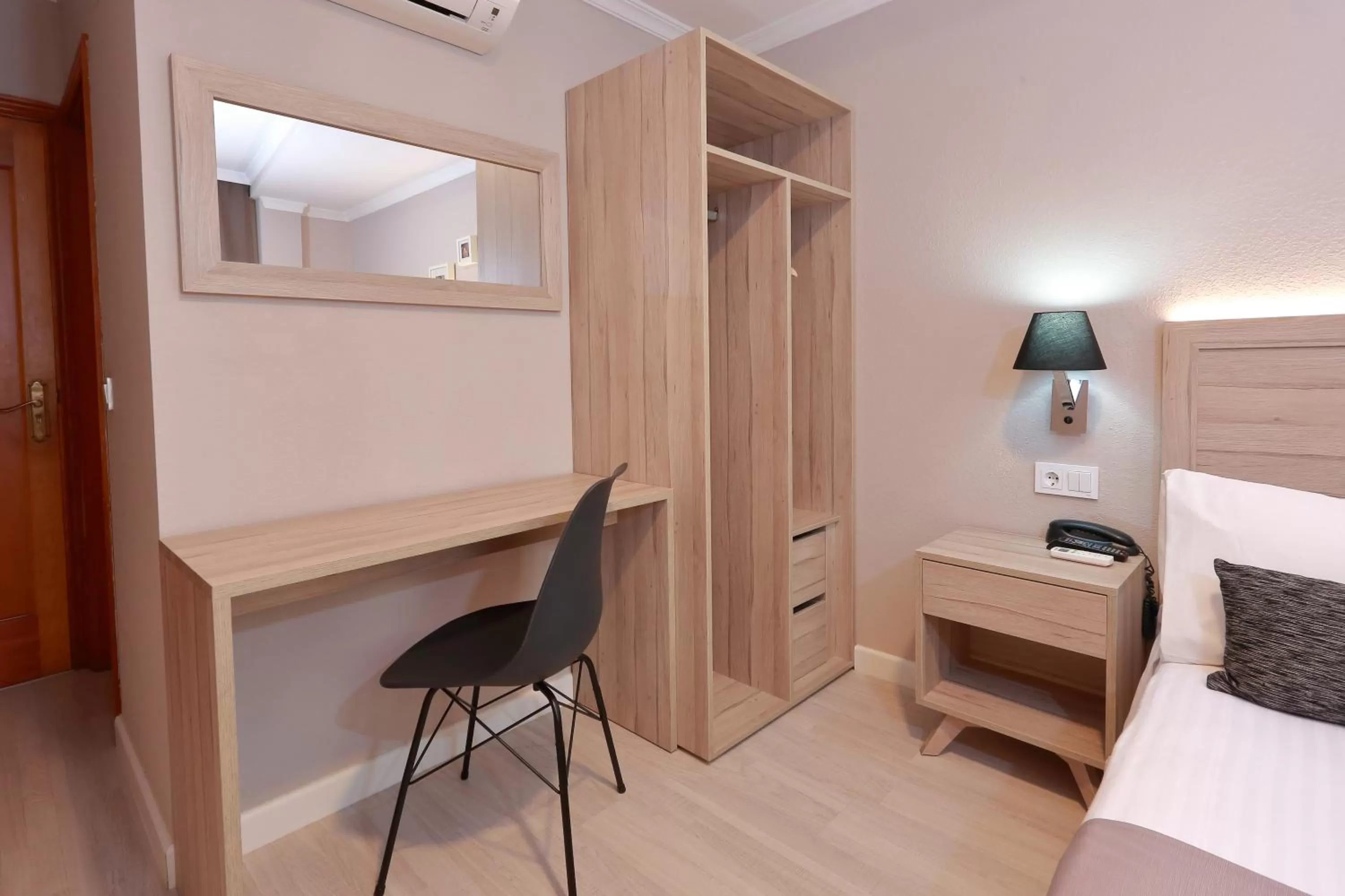 Decorative detail, Bed in Hotel Villa de Verín