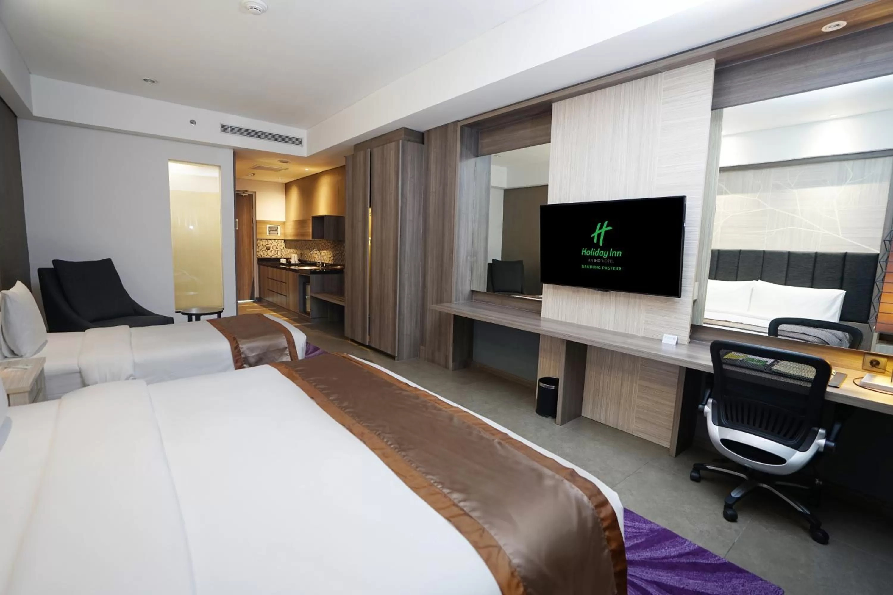 Bed in Holiday Inn Bandung Pasteur by IHG