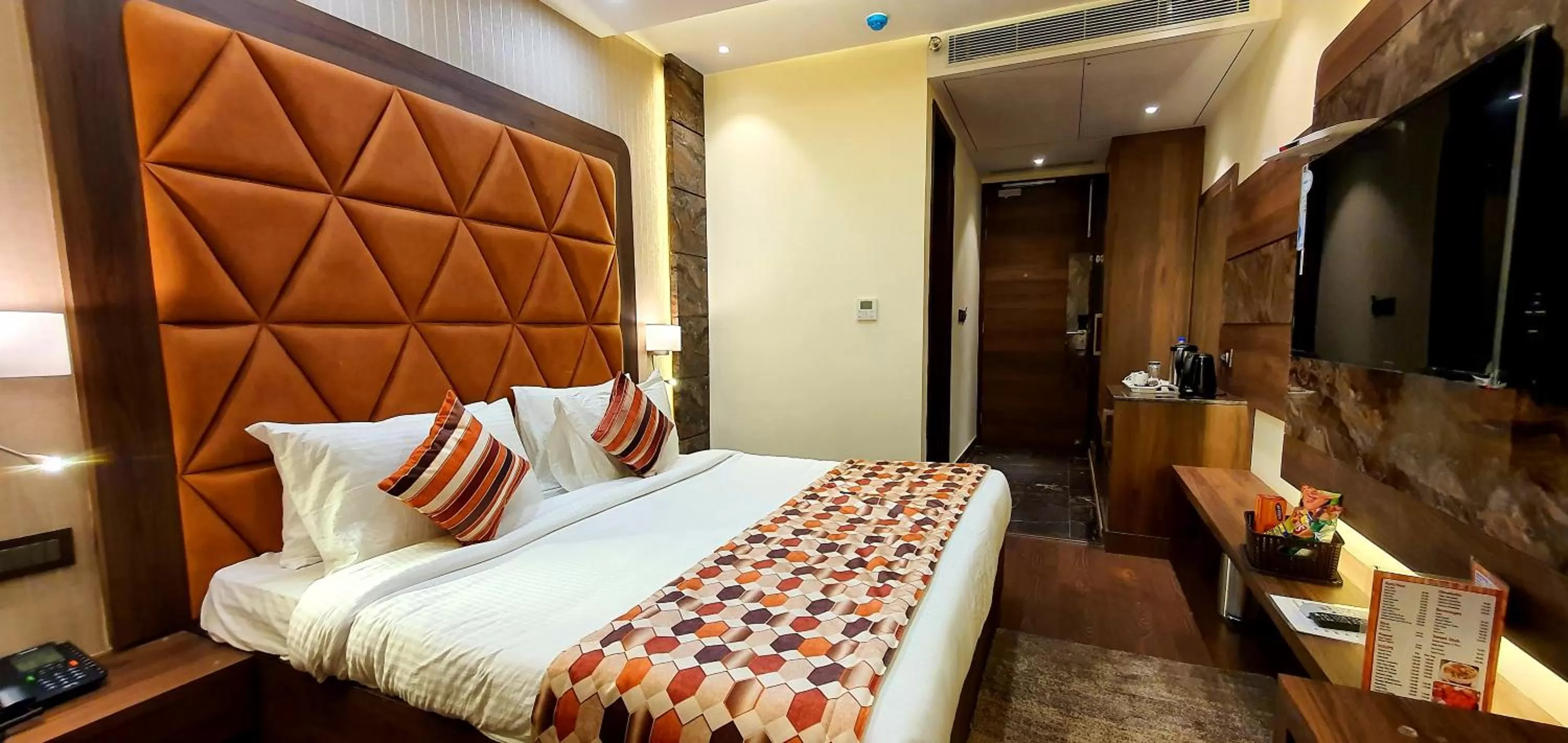 Bed in Hotel Makhan Residency