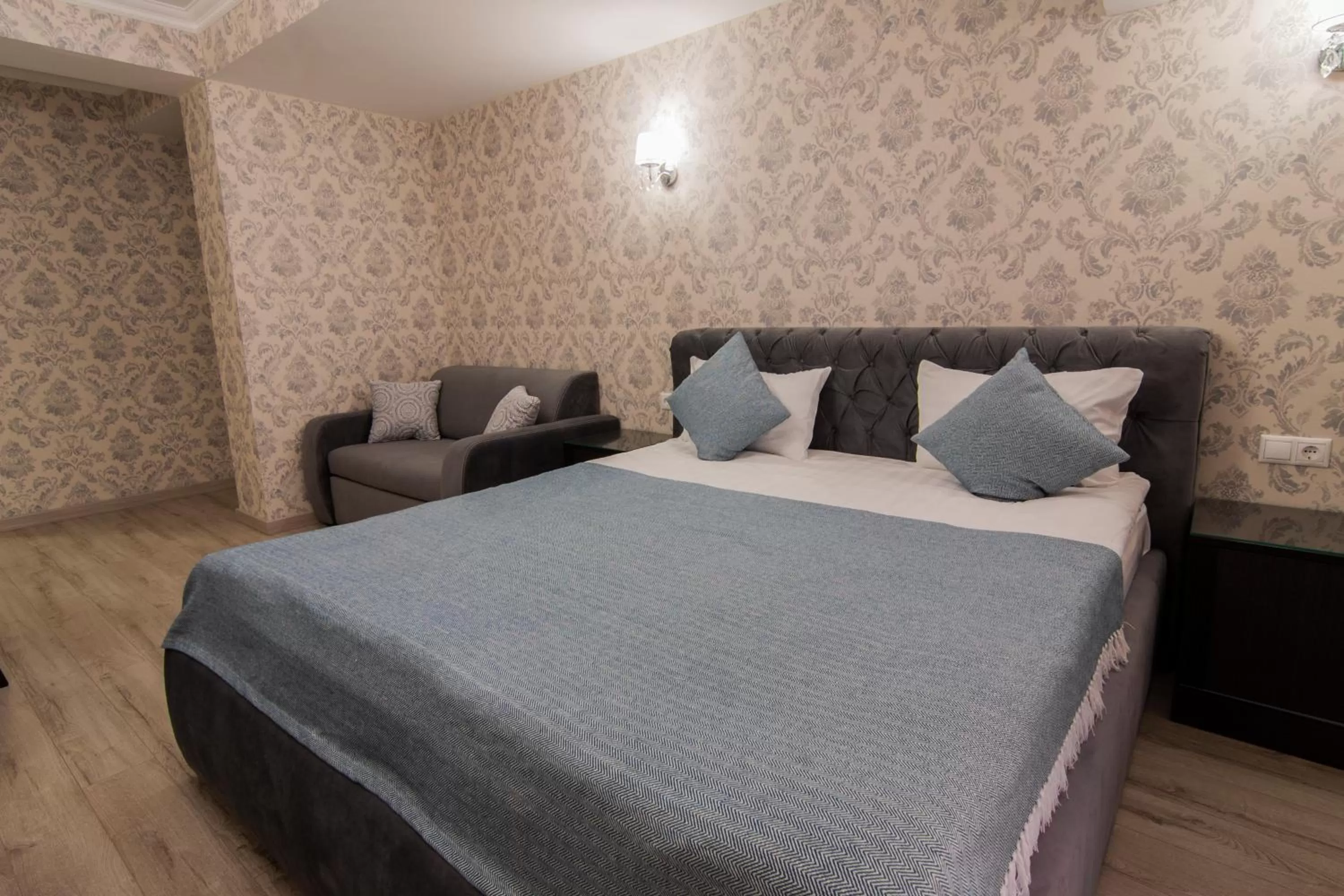 Photo of the whole room, Bed in Klassik Hotel