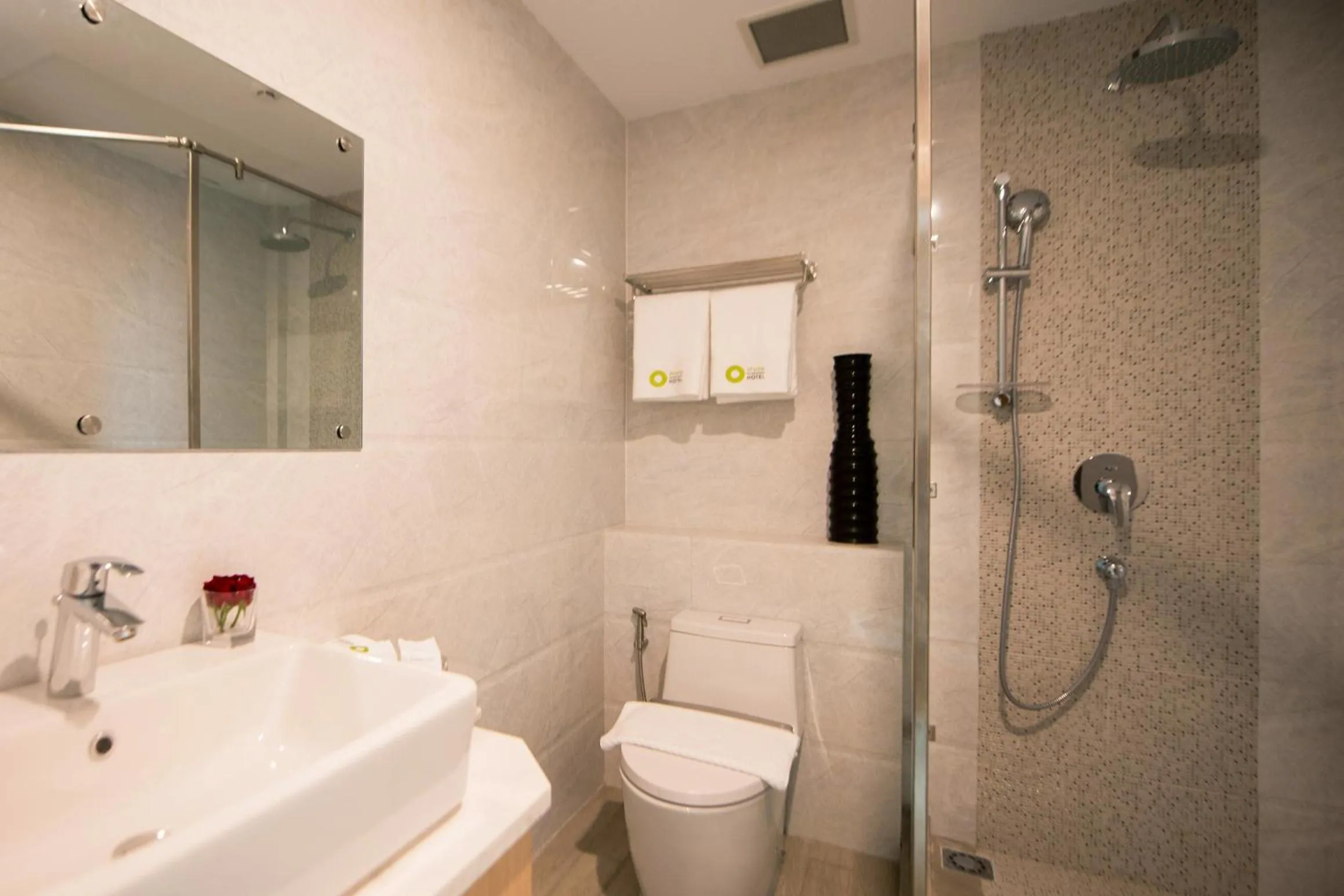 Toilet in Wyne Hotel