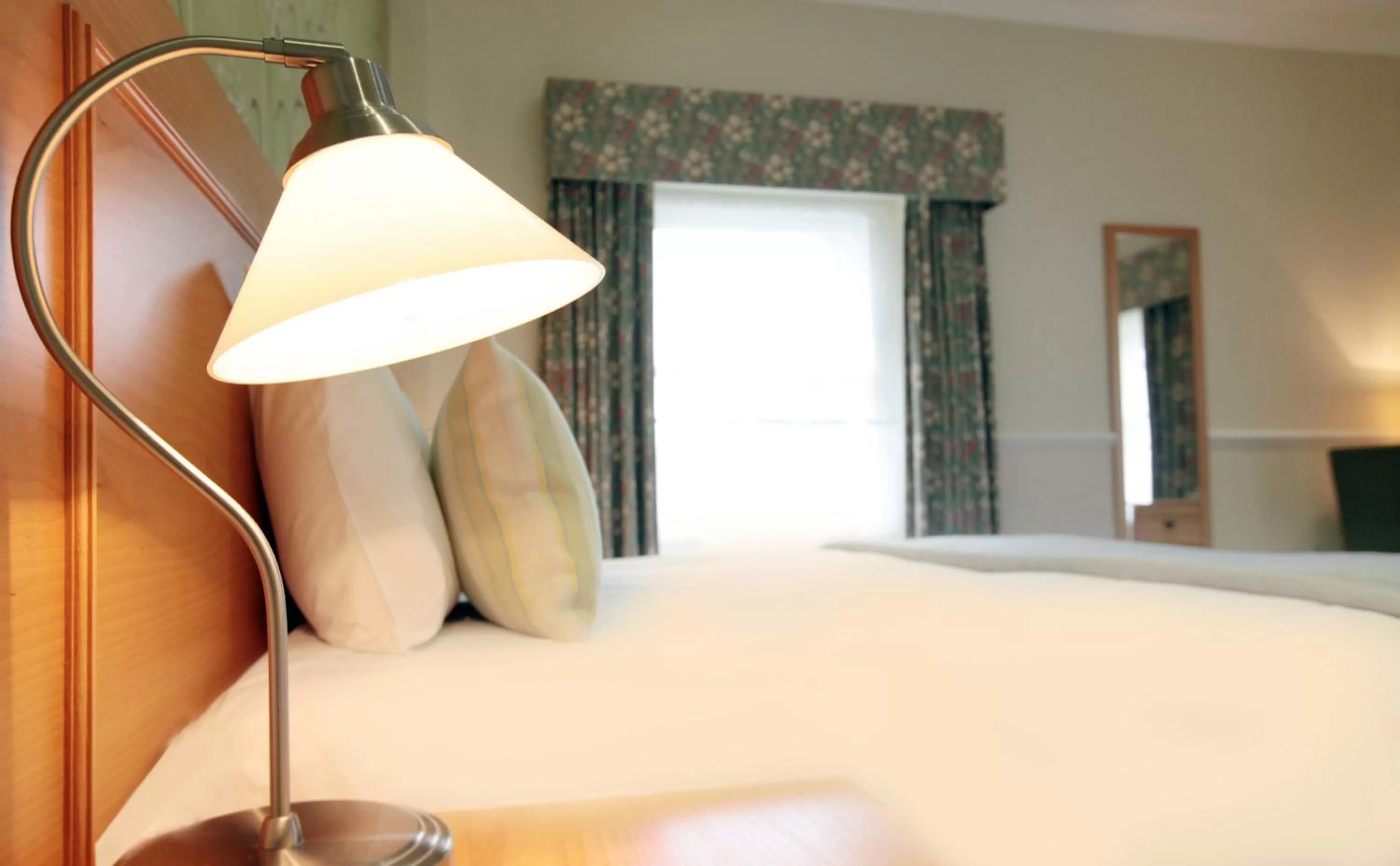 Bedroom, Bed in Victoria Square Hotel Clifton Village