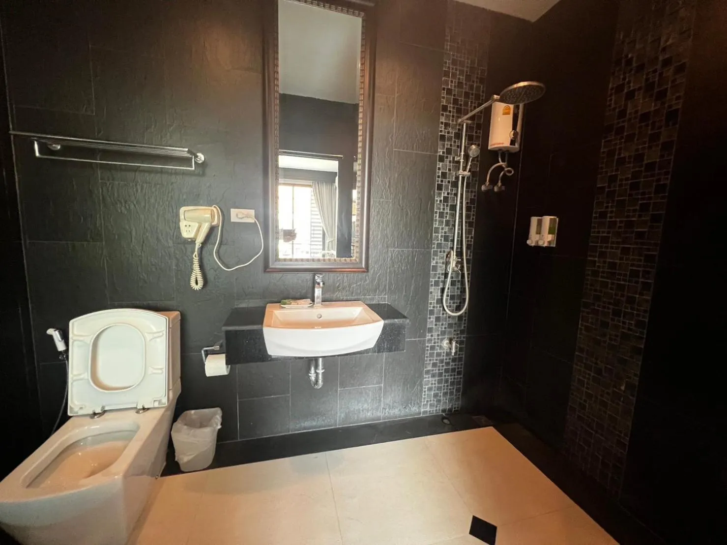 Shower in Srisawara Casa Hotel