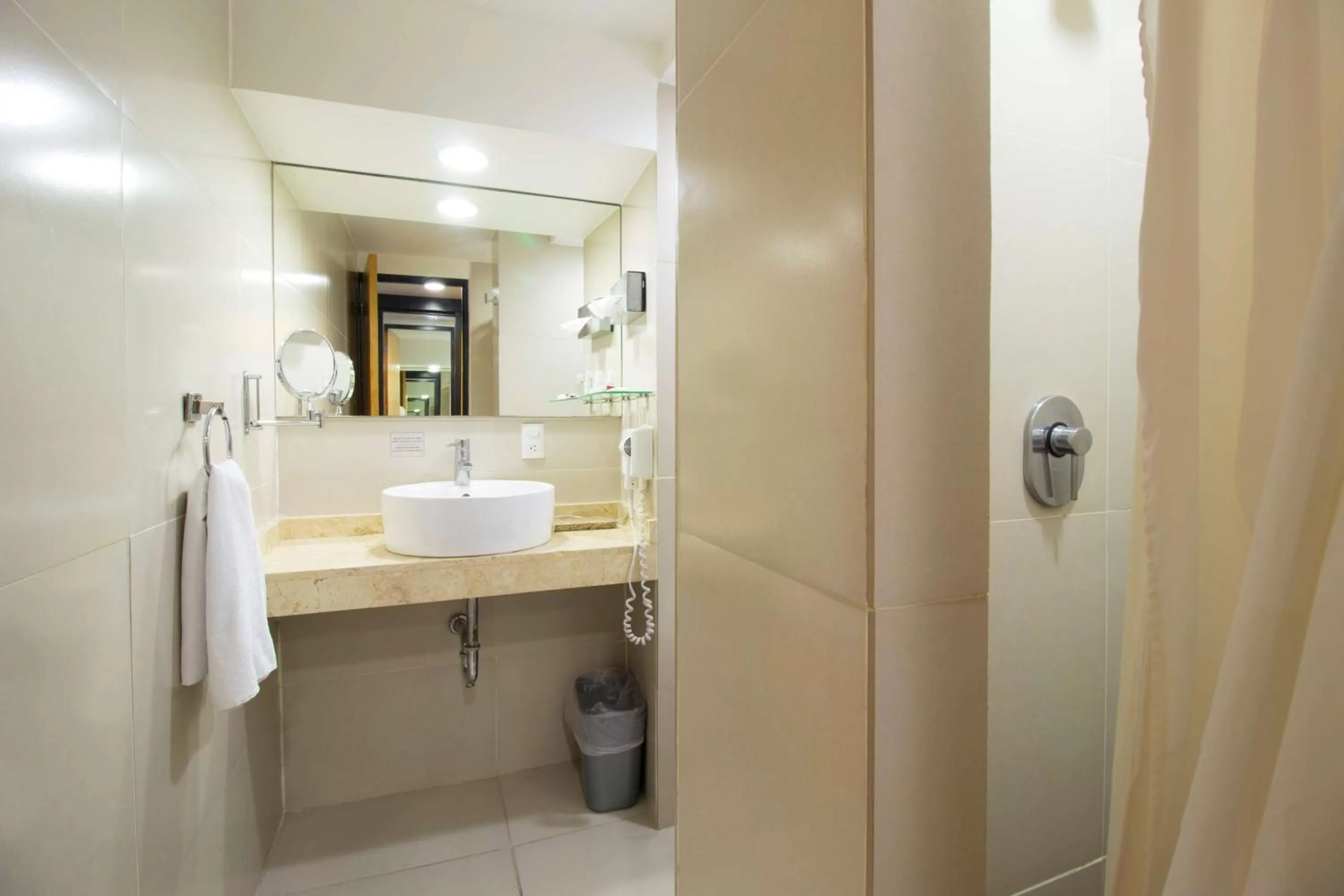 Photo of the whole room in Best Western Plus Gran Hotel Centro Historico