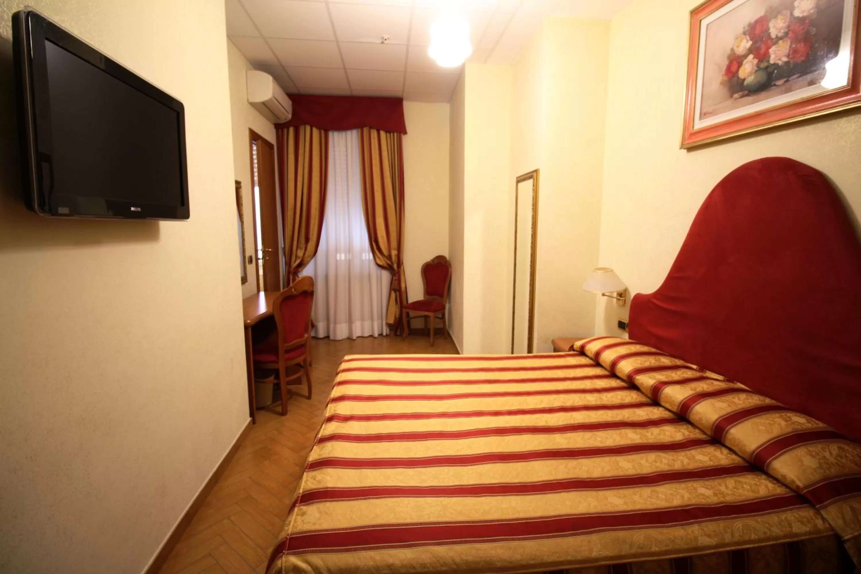 Bed in Hotel Brignole