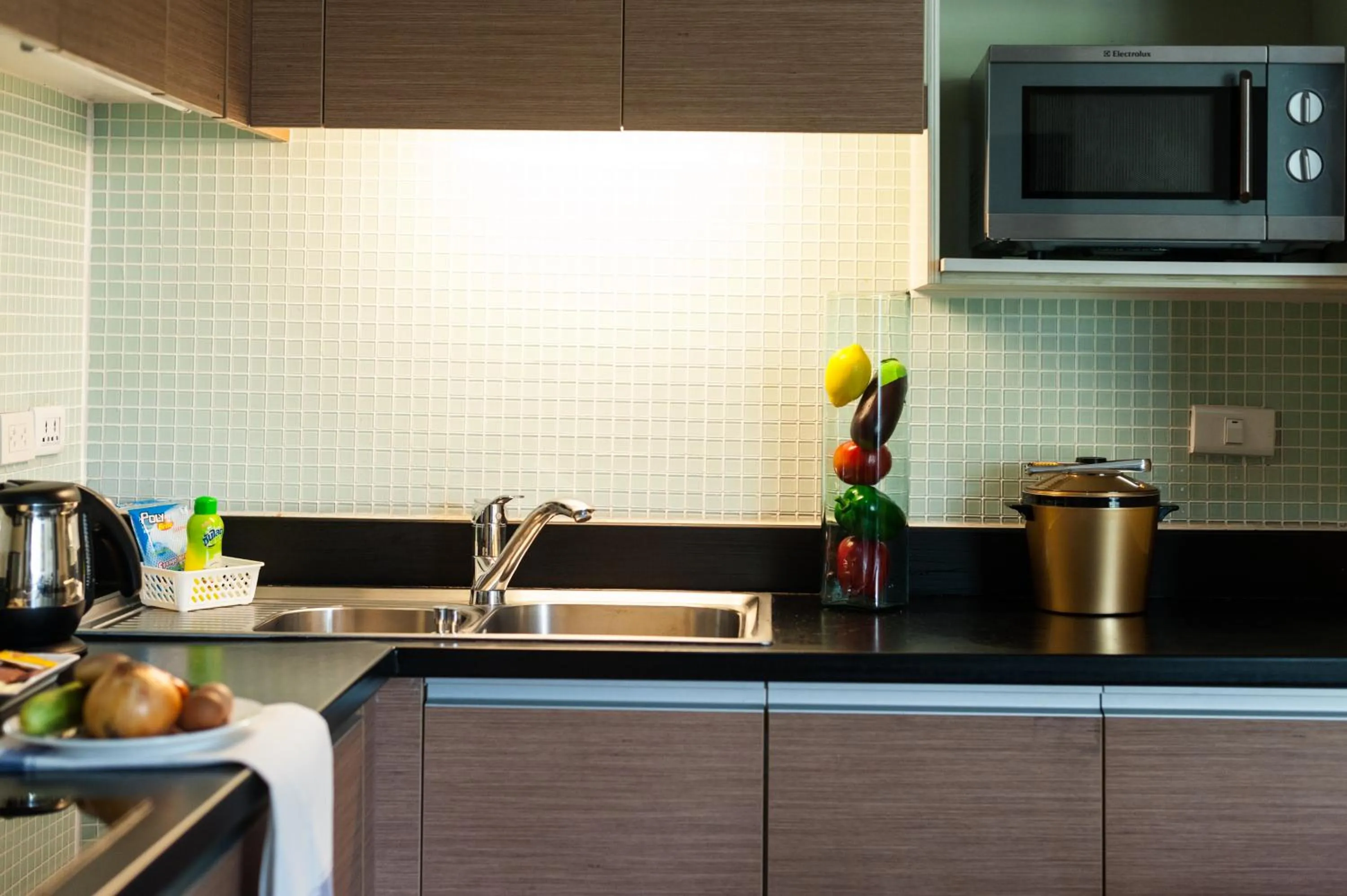 Kitchen or kitchenette in Lohas Residences Sukhumvit 2