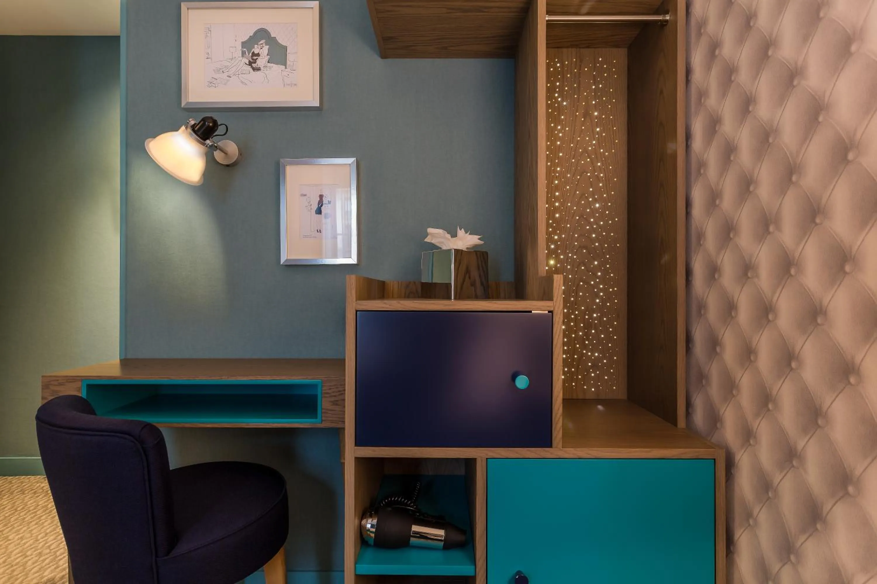 Seating area in Hôtel La Parizienne - Proche Montparnasse