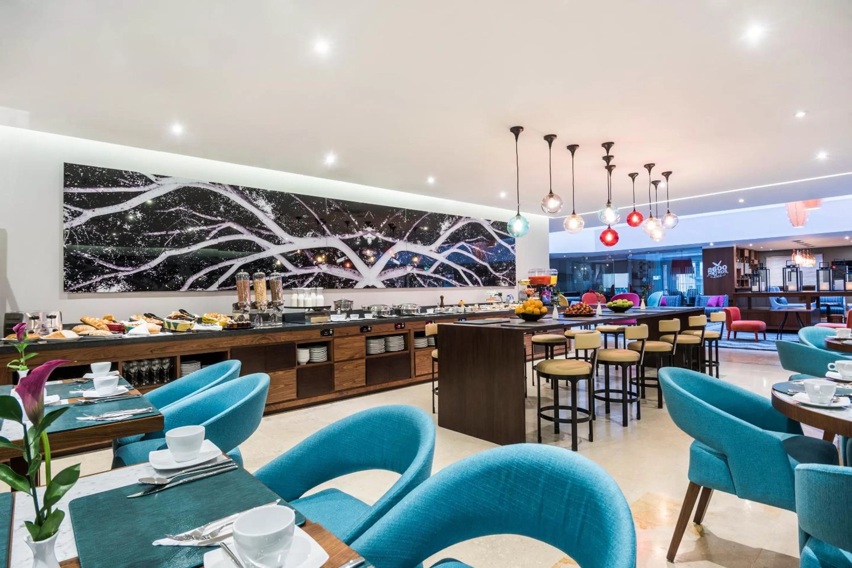 Restaurant/Places to Eat in Cosmos 100 Executive