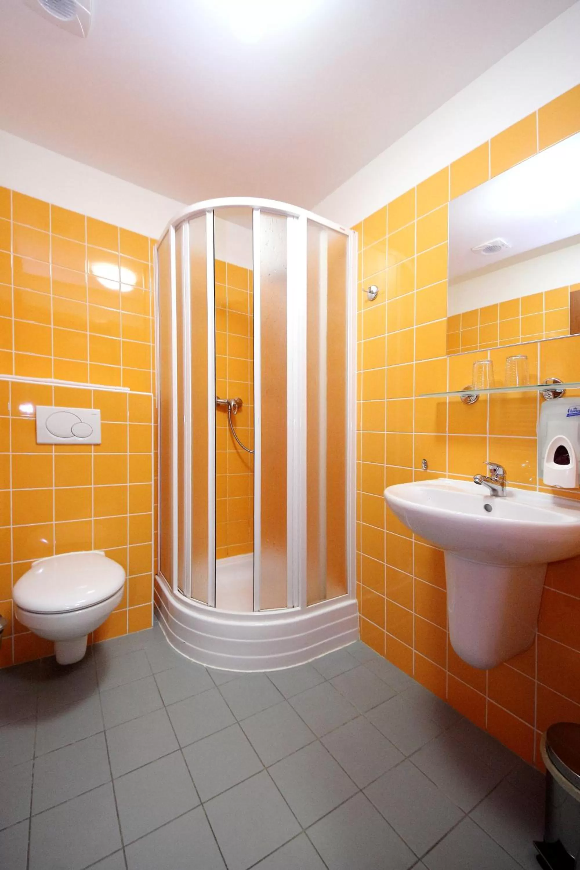 Shower in Hotel S-centrum