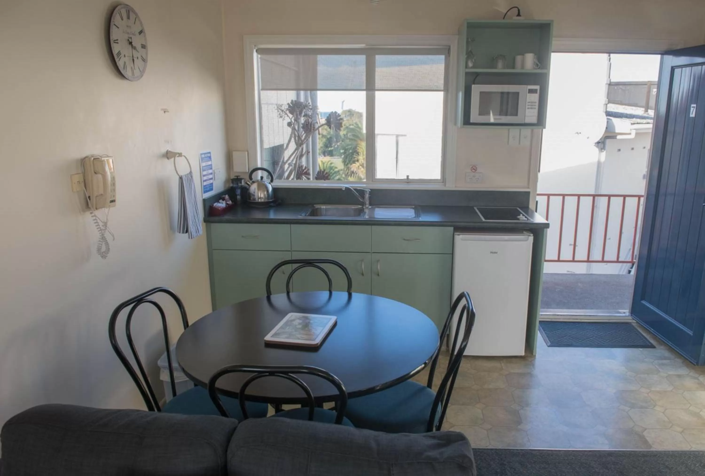 Kitchen or kitchenette, Kitchen/Kitchenette in Panorama Motor Lodge