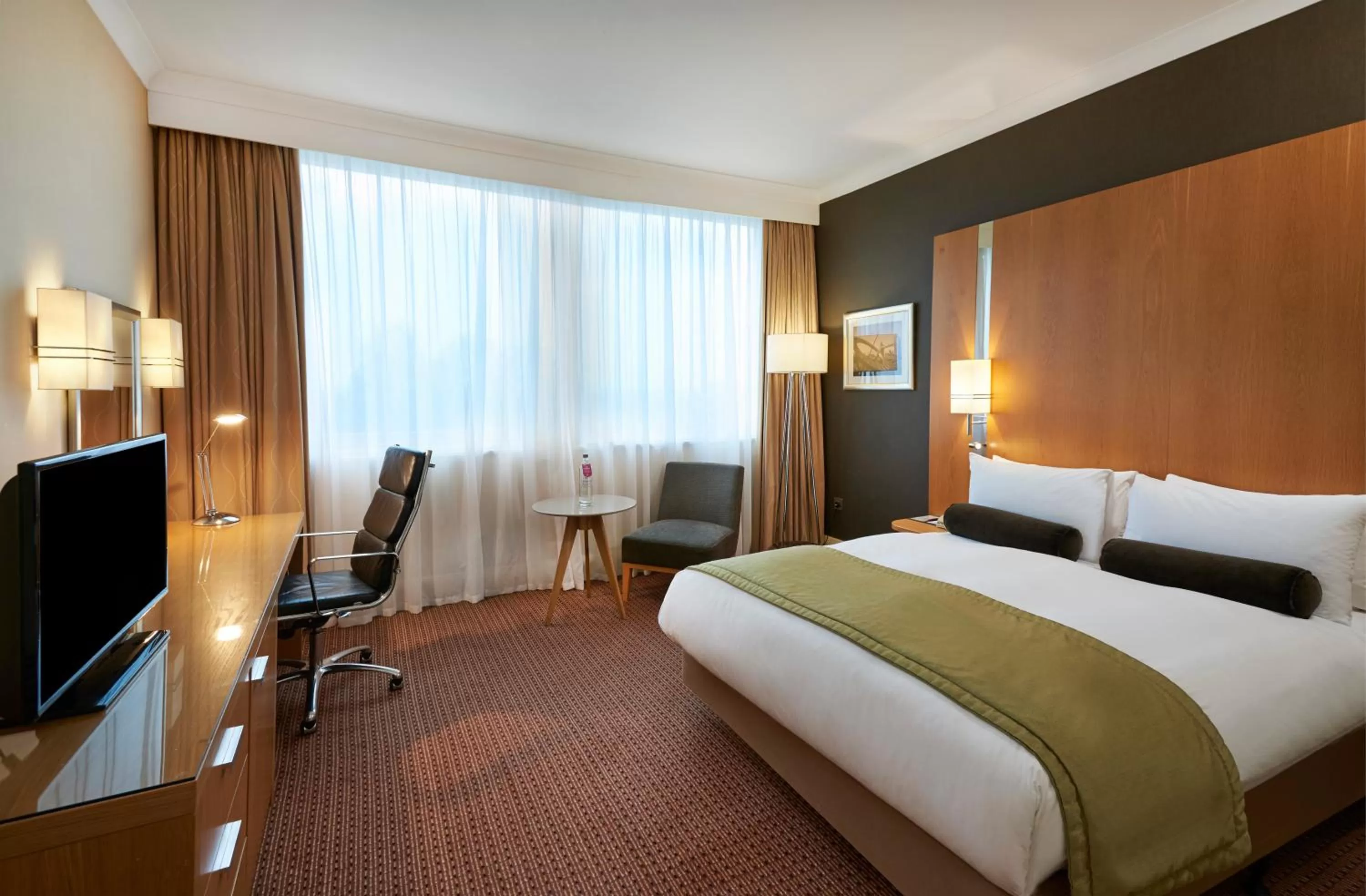 Standard Room with King Bed in Crowne Plaza London Ealing, an IHG Hotel