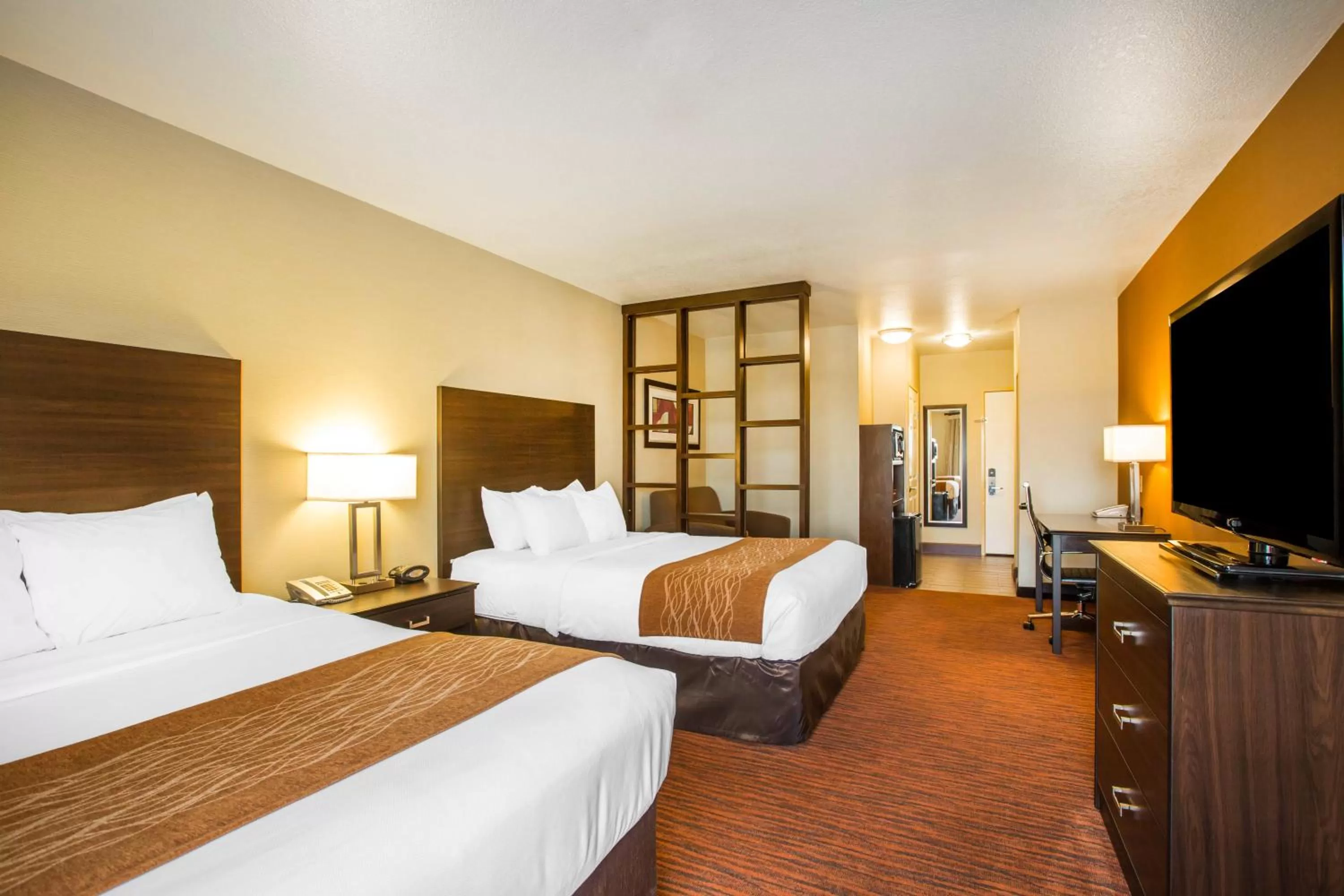 Queen Suite with Two Queen Beds in Comfort Suites Clovis