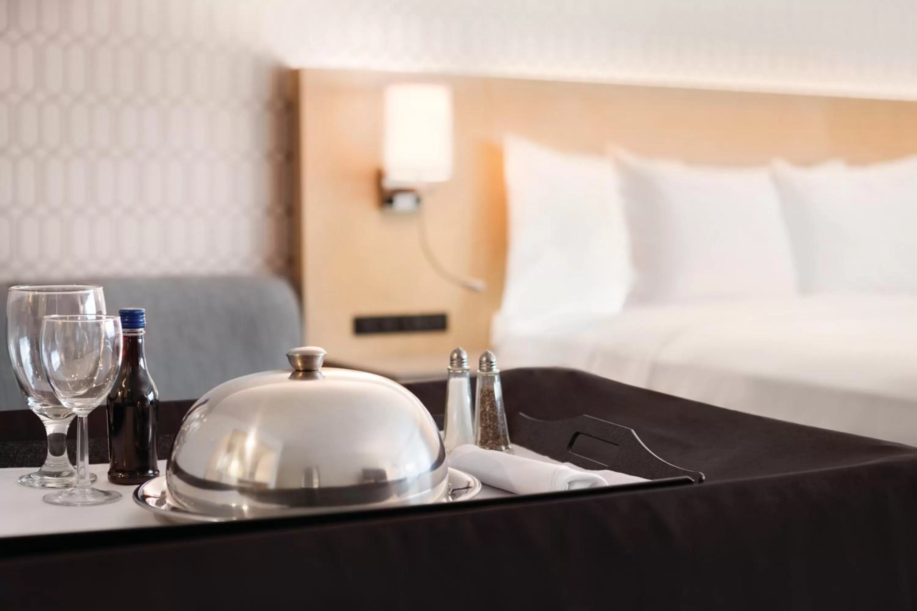 Dinner, Bed in Radisson Hotel Charlotte Airport