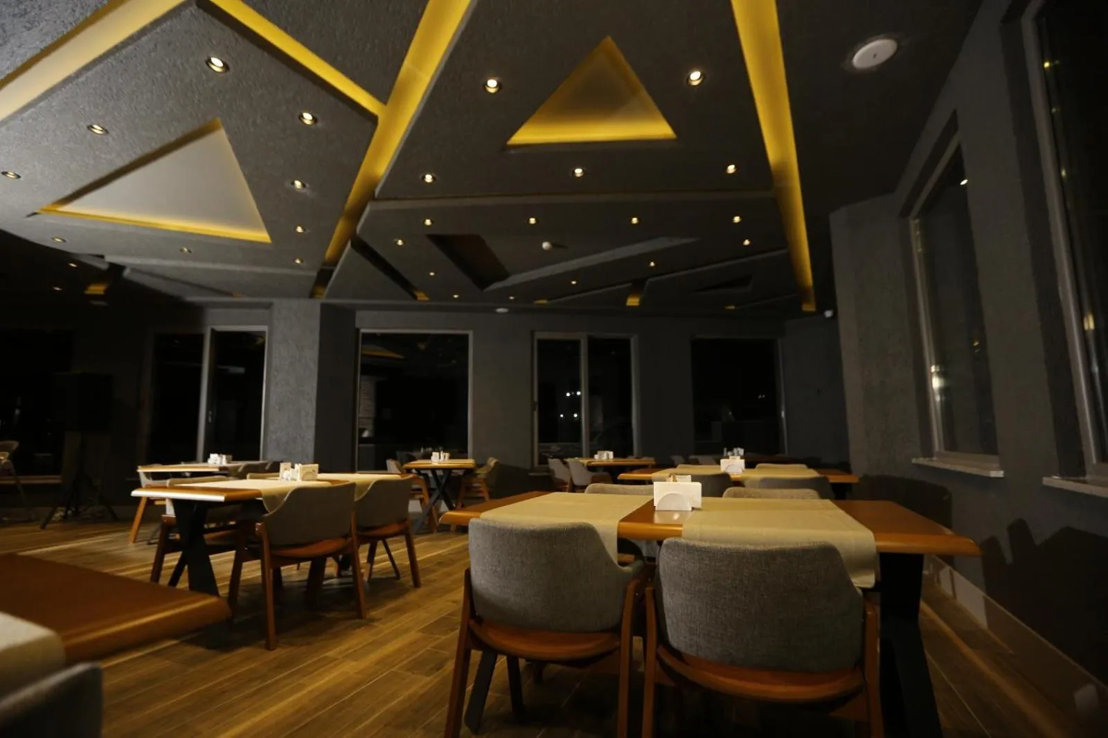 Restaurant/places to eat in The Erzurum Hotel
