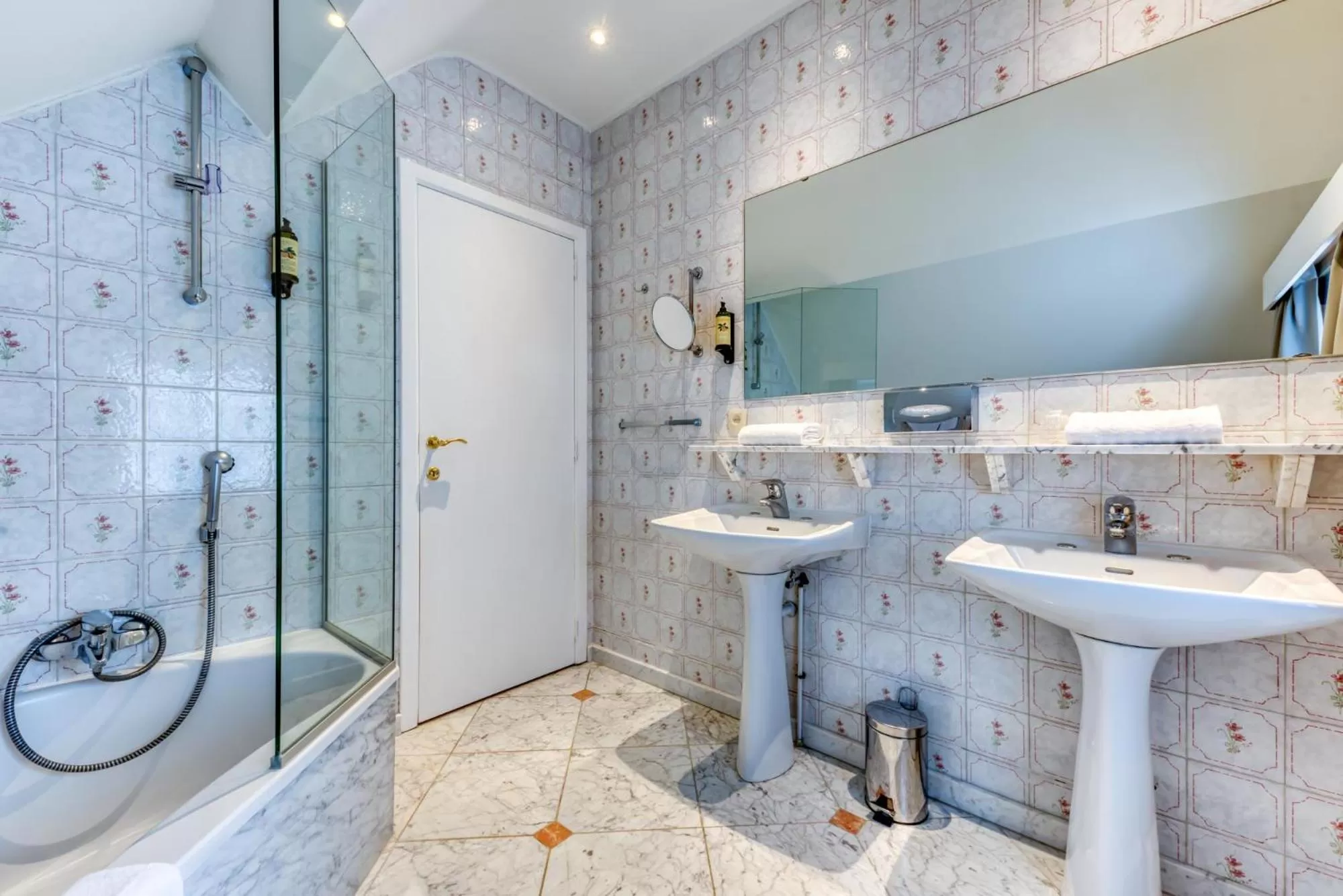 Bathroom in Hôtel Imperi'Ale