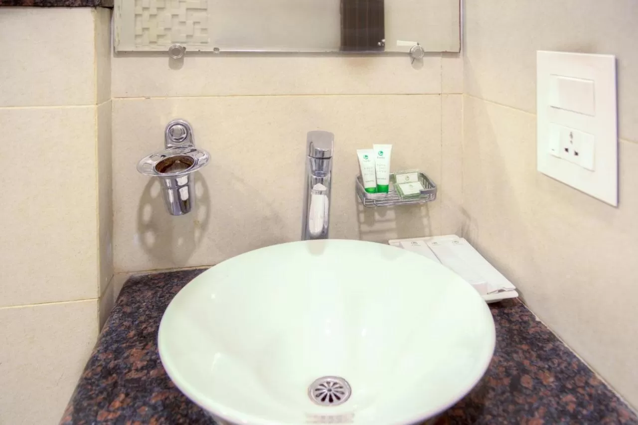 Bathroom in Hotel Dreamland Chandigarh