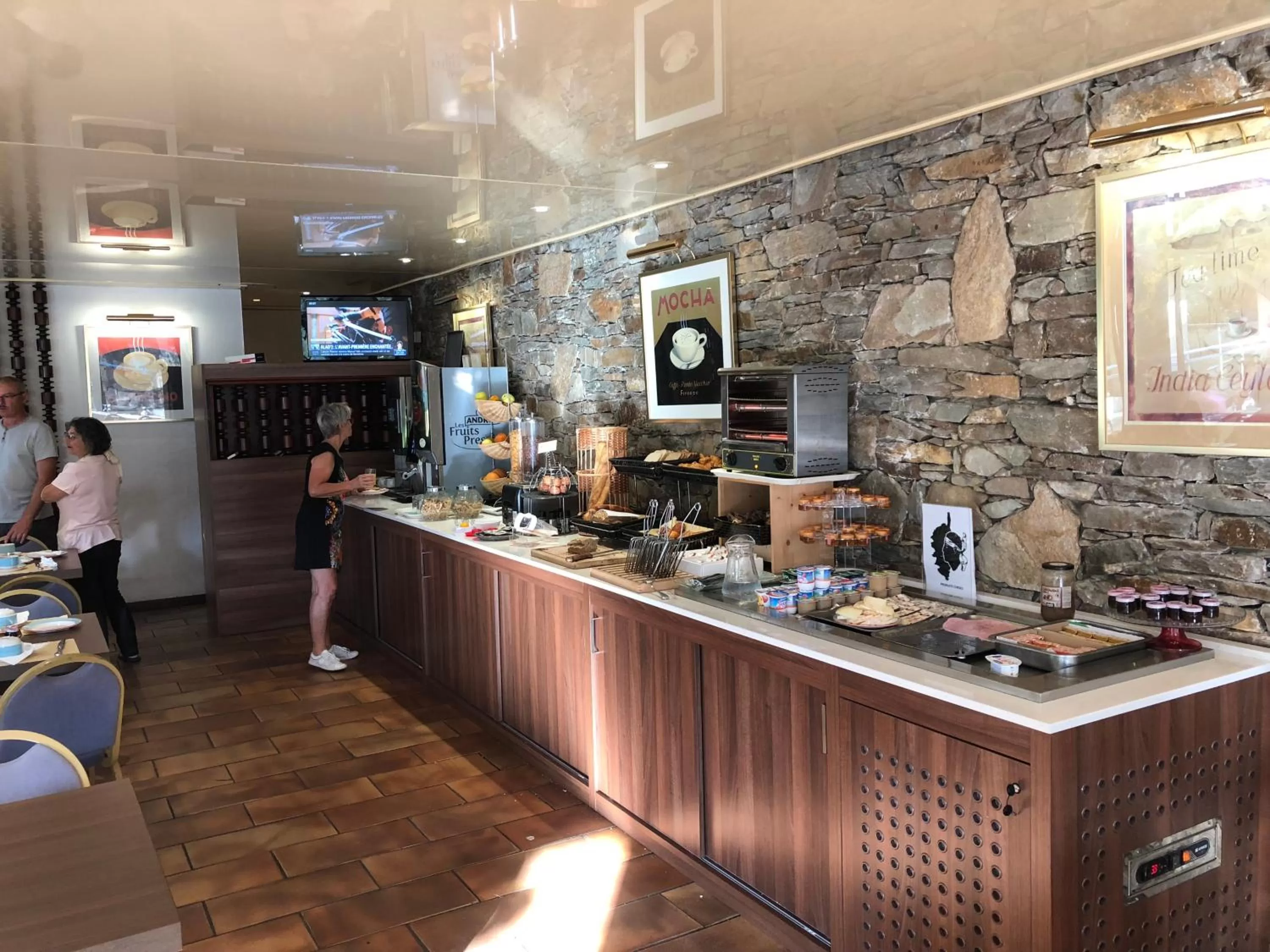 Restaurant/places to eat in Castel Vecchio