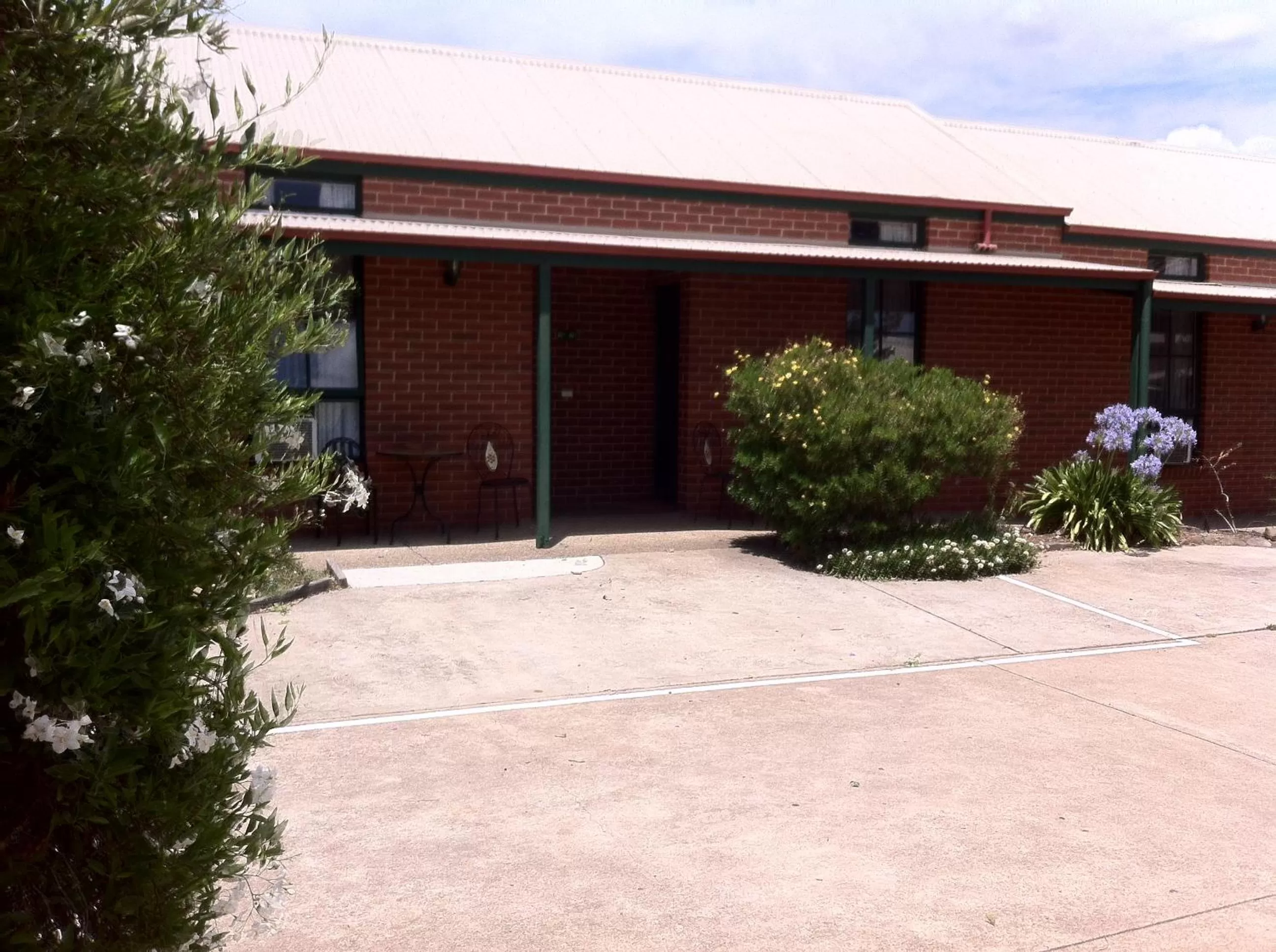 Property building in Mansfield Travellers Lodge