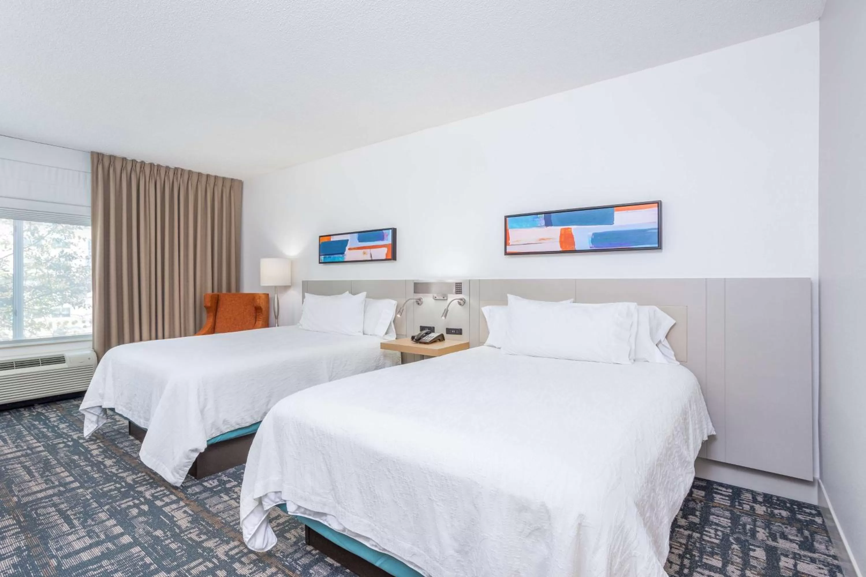 Bed in Hilton Garden Inn Cincinnati/Sharonville