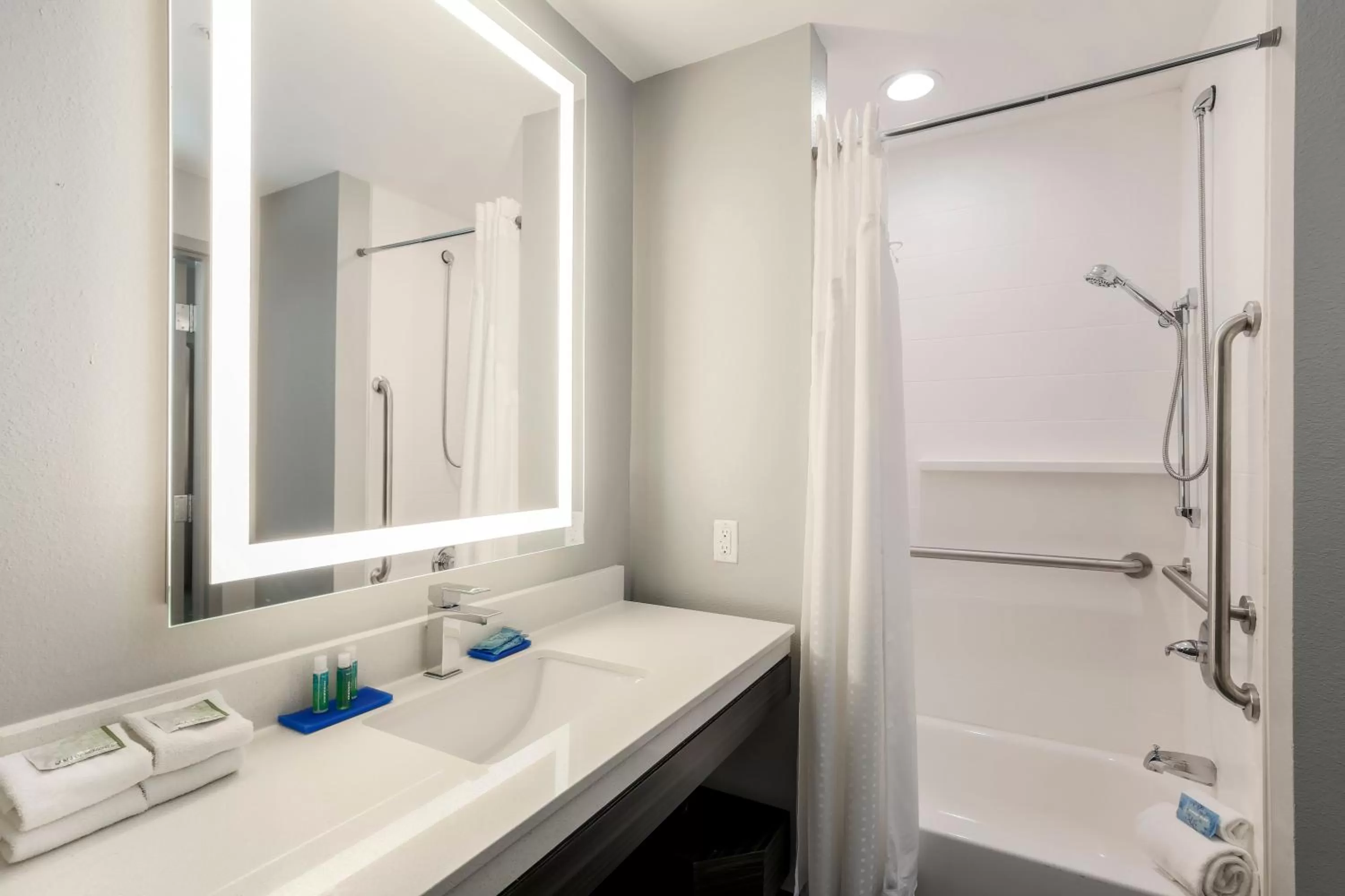 Bathroom in Holiday Inn Express & Suites Houston - Hobby Airport Area by IHG