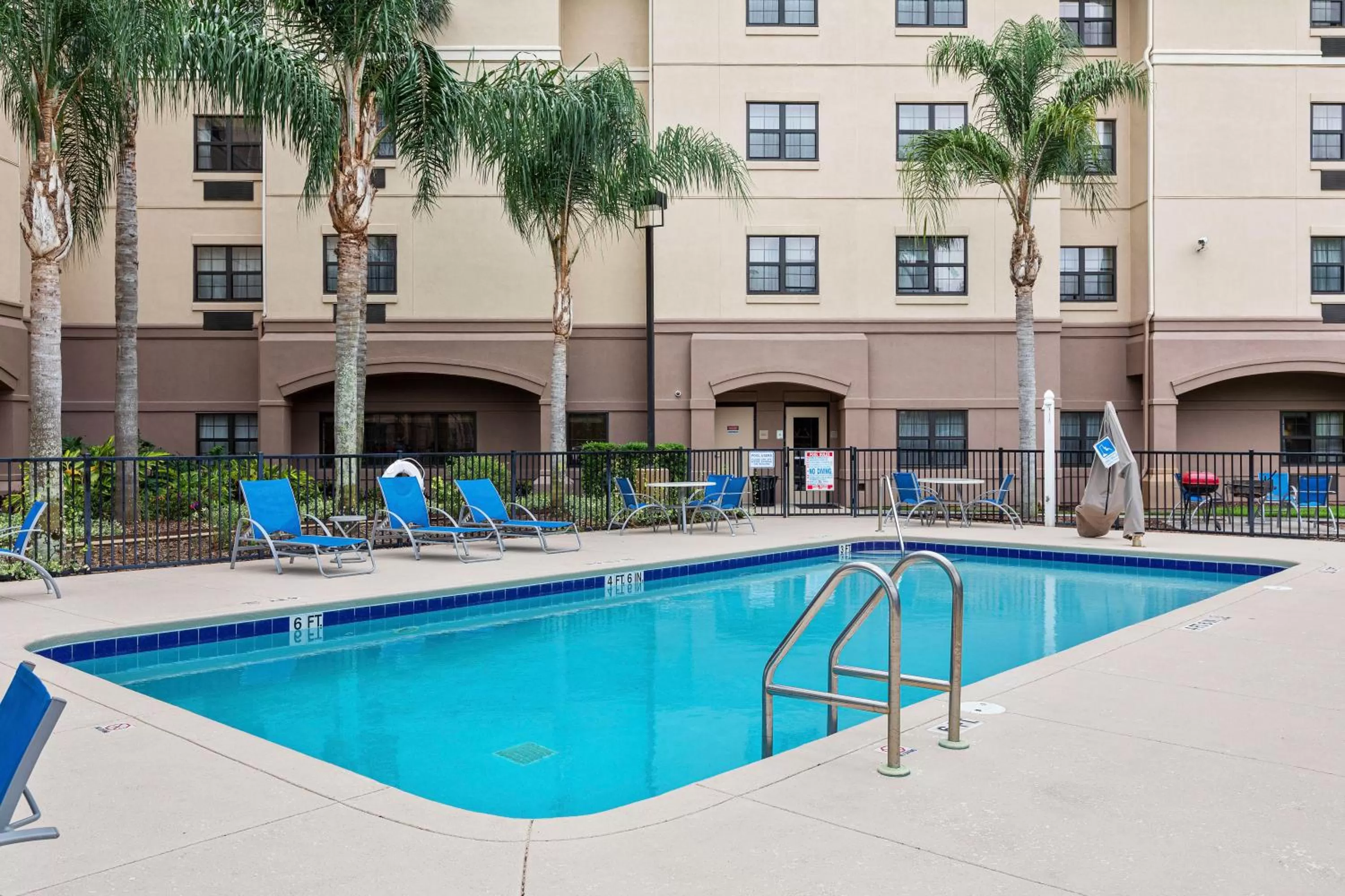Swimming pool in Extended Stay America Premier Suites - Lakeland - I-4