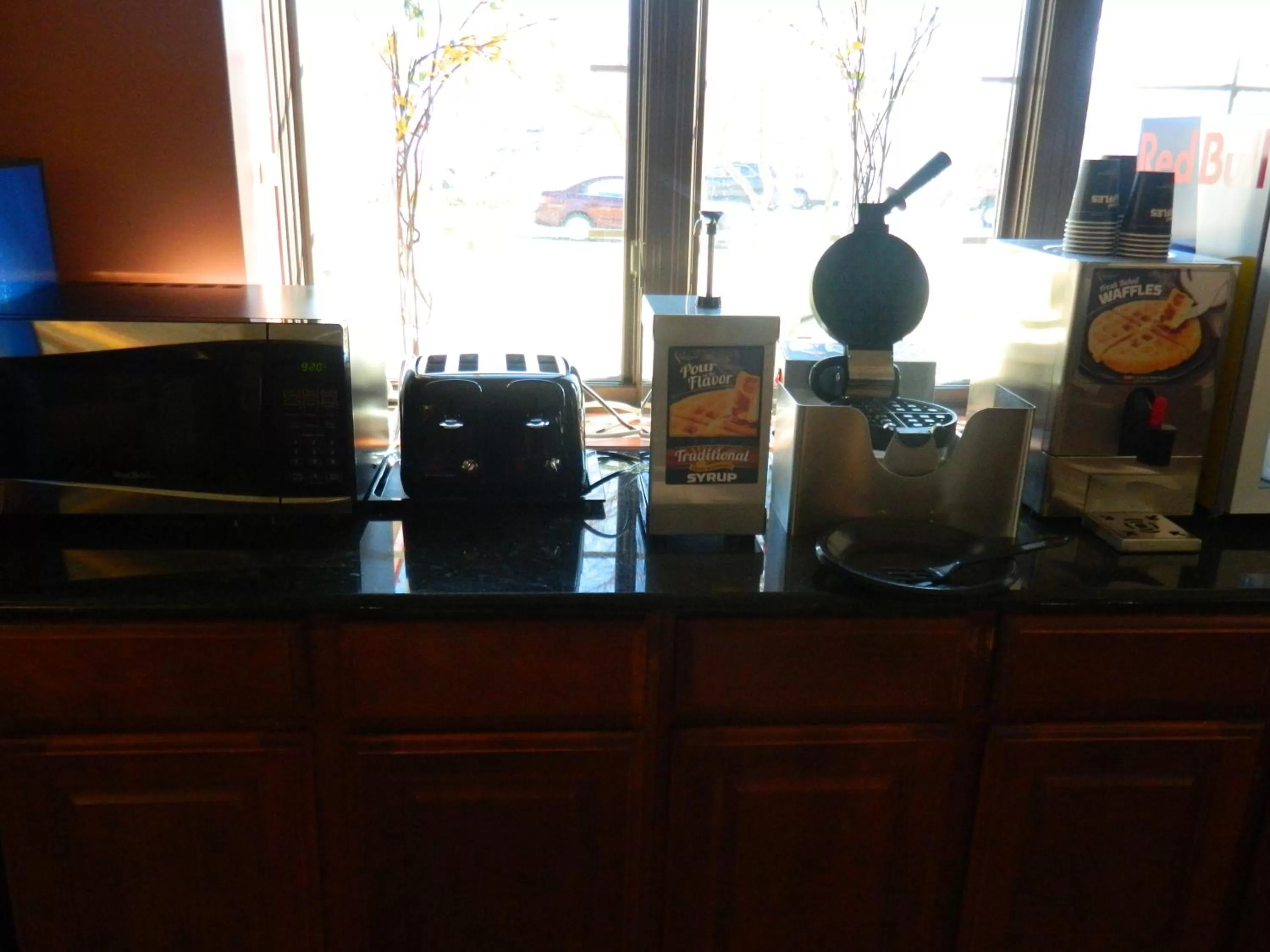 Restaurant/places to eat in Belvedere Inn Schenectady - Albany