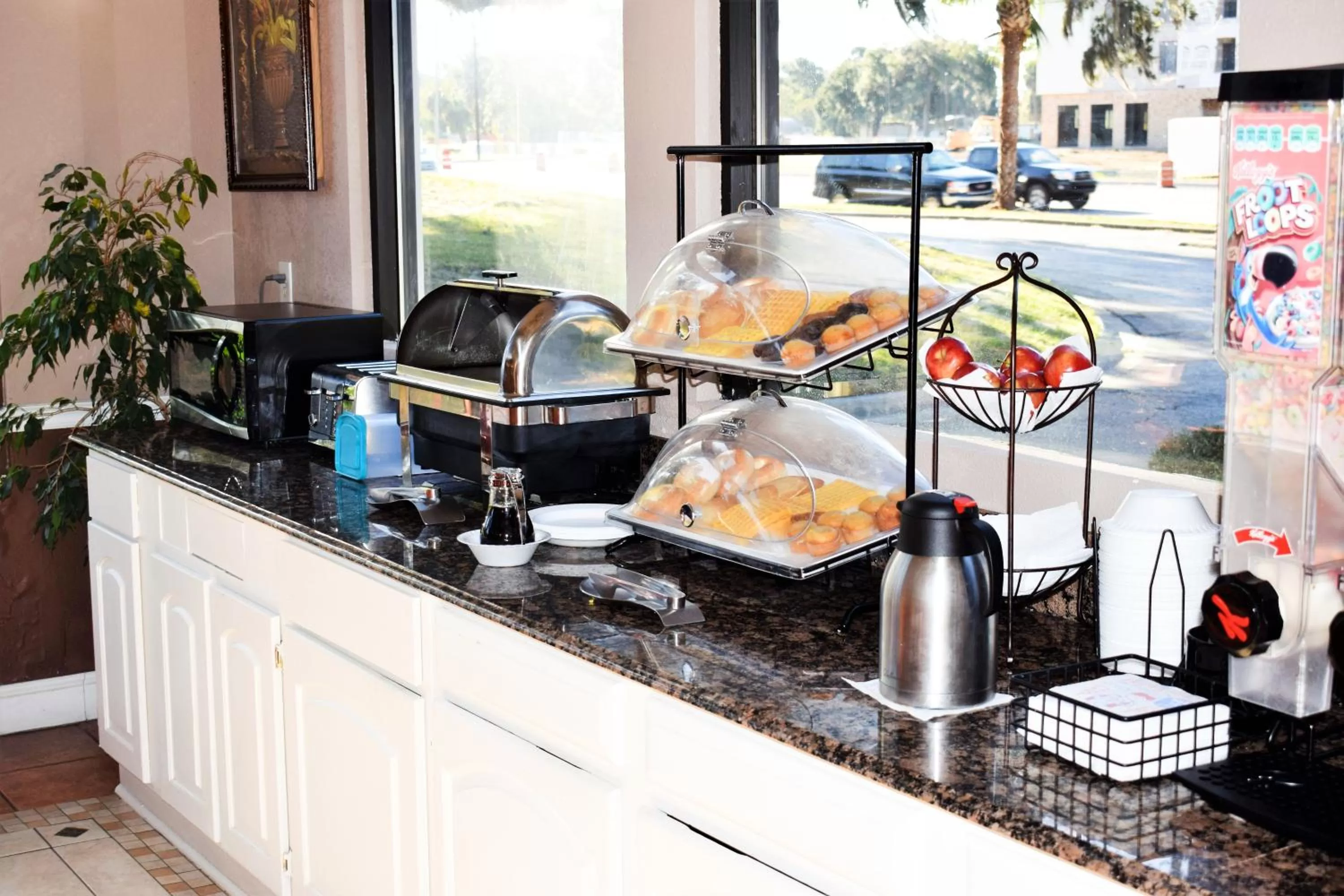 Breakfast in Howard Johnson by Wyndham Beaufort/Parris Island