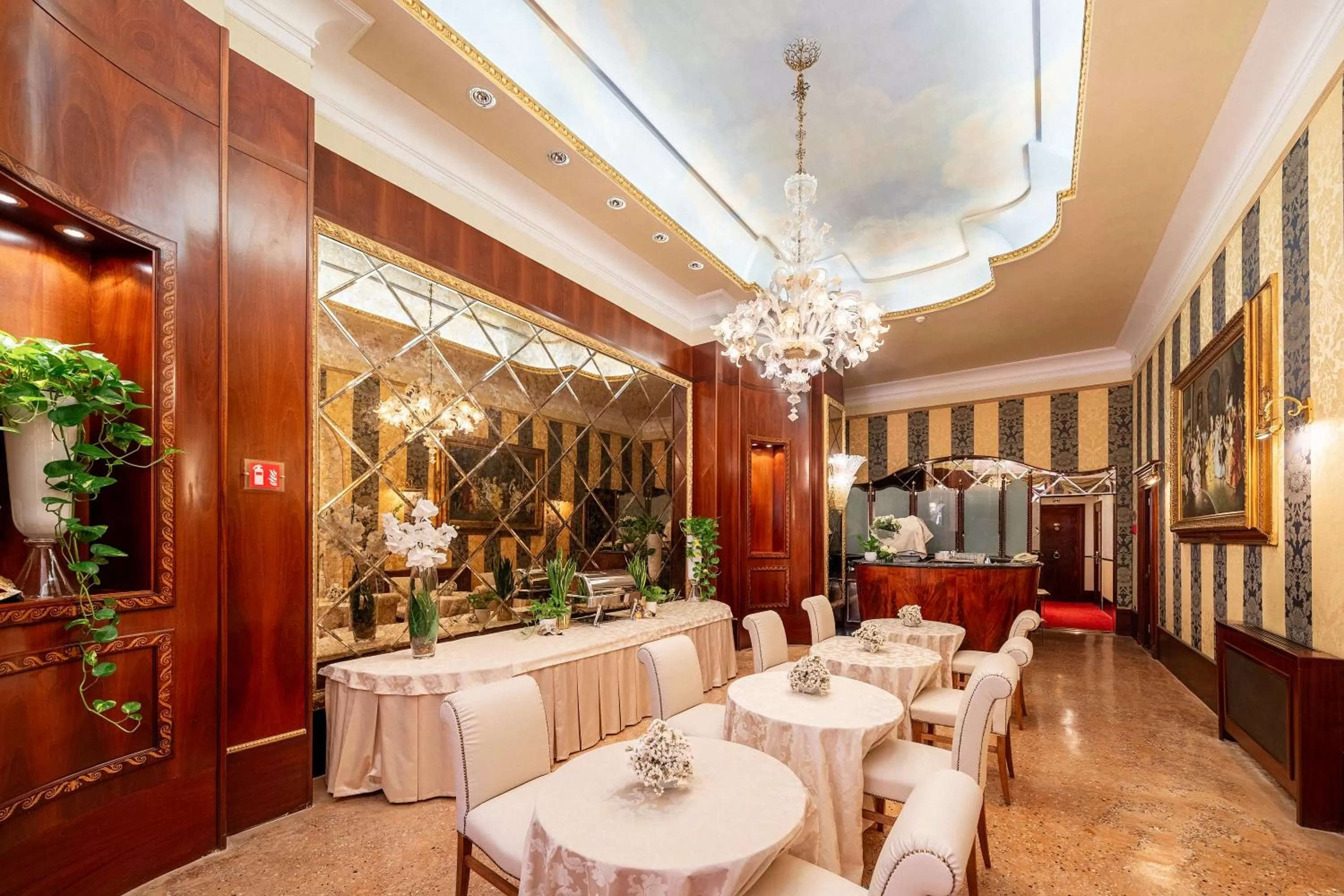 Restaurant/places to eat in Hotel Colombina