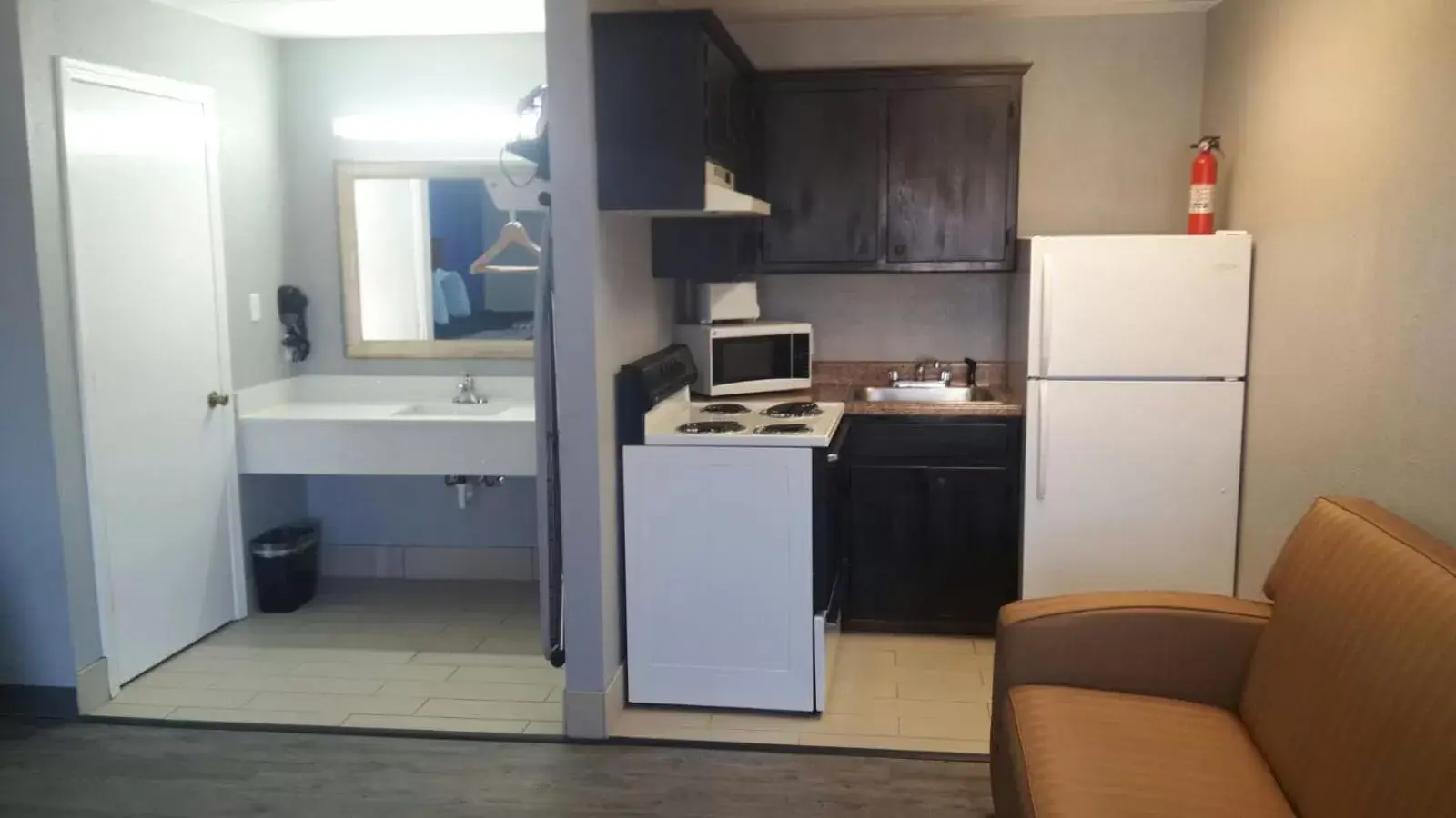 Double Room with Extra Bed in Paris Inn and Suites Double Room with Extra Bed in Paris Inn and Suites