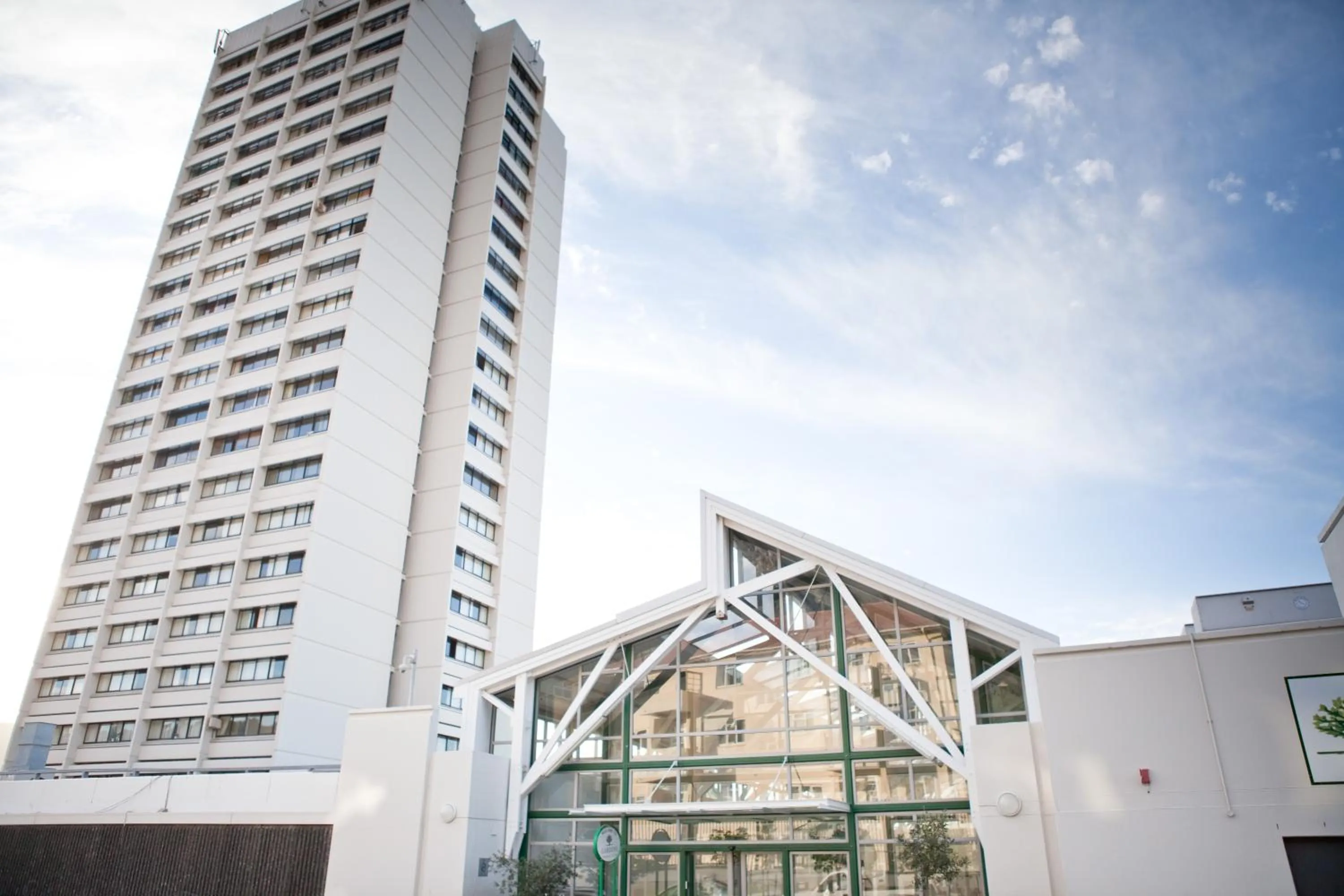 Facade/entrance in Gardens Centre Holiday Apartments