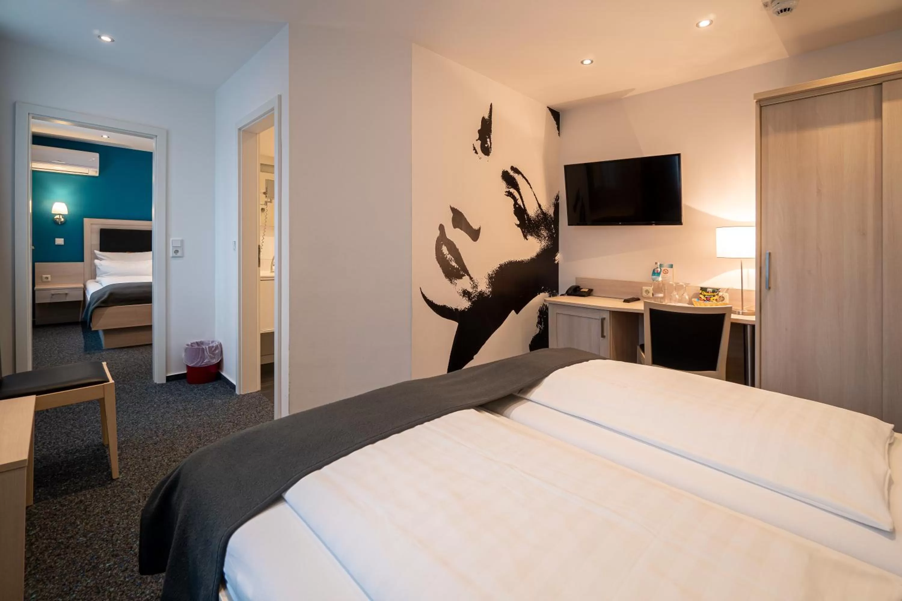 Photo of the whole room, Bed in Hotel Deutscher Hof