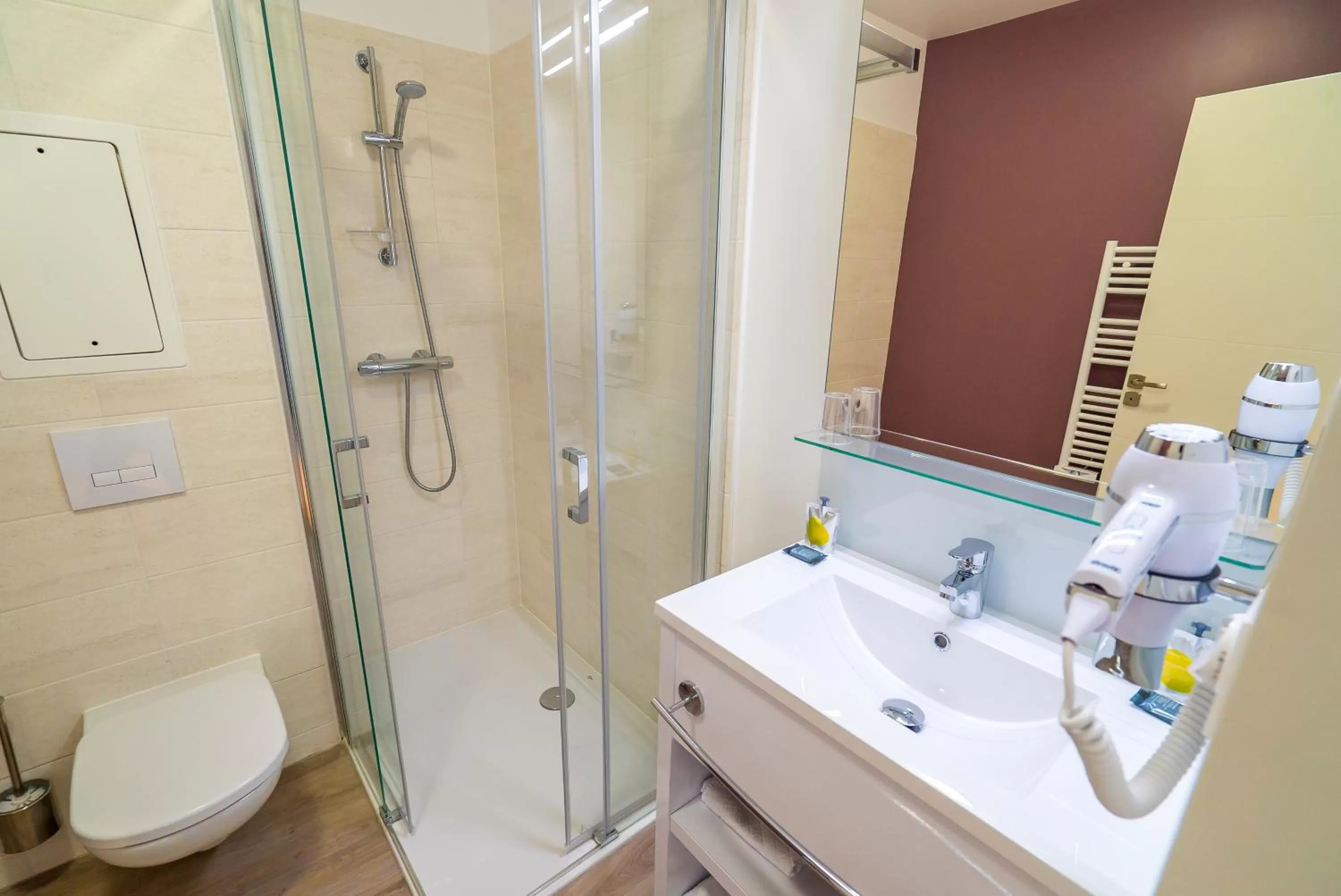 Shower in All Suites Appart Hôtel - Choisy-le-Roi