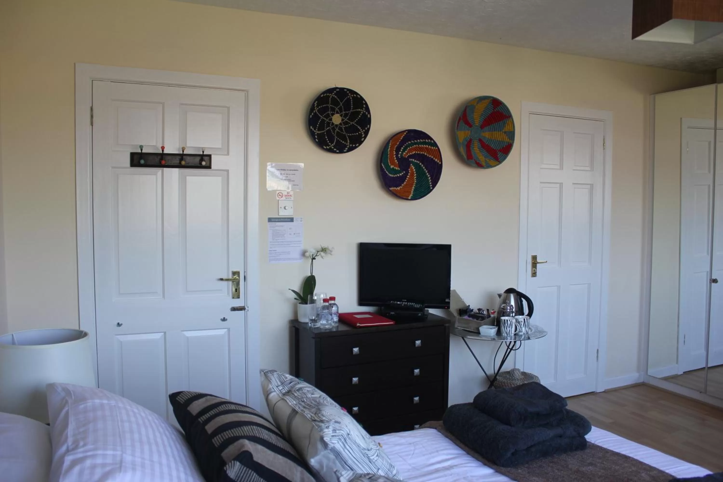 TV/Entertainment Center in Cairnview Bed and Breakfast