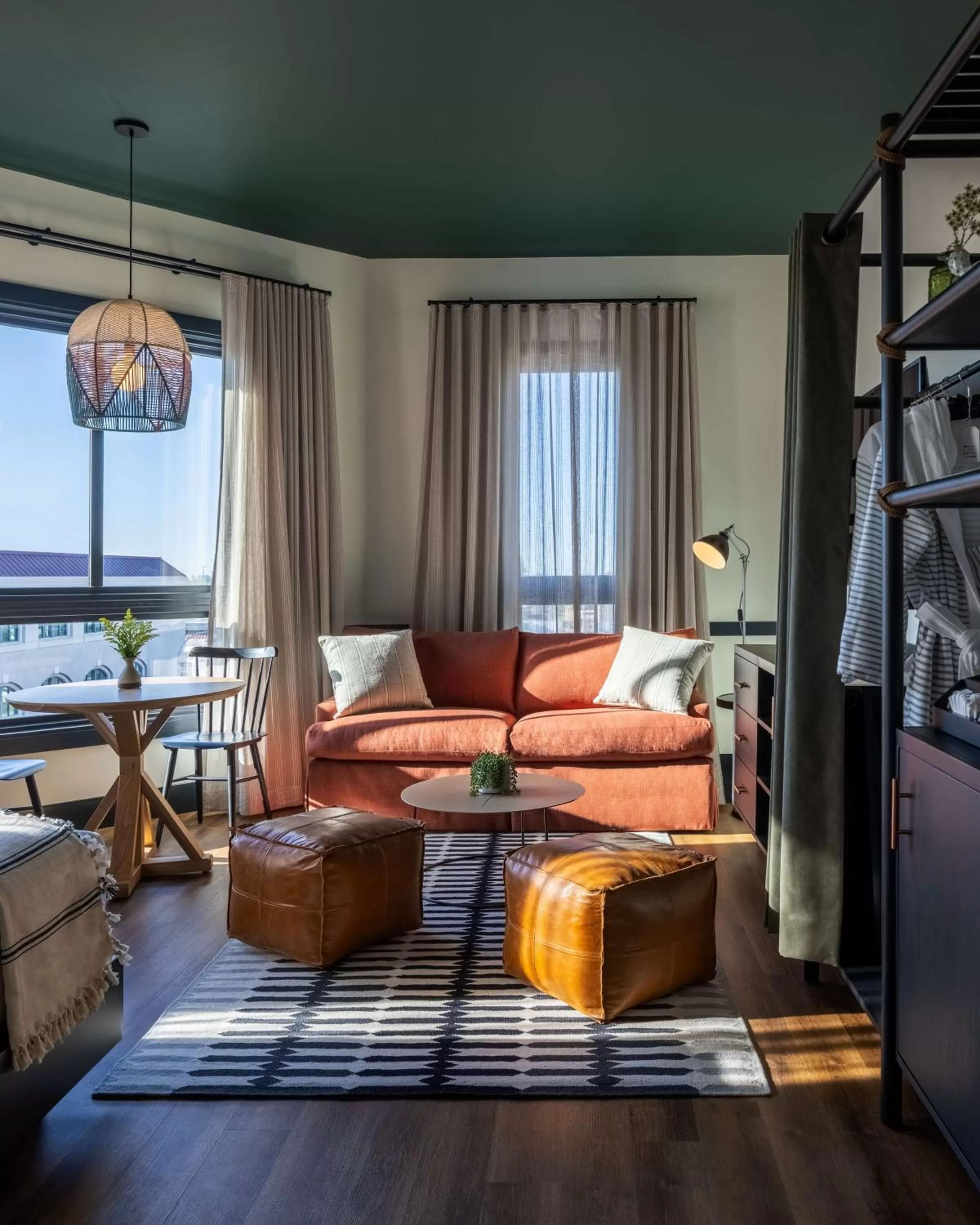 Photo of the whole room in El Capitan Hotel