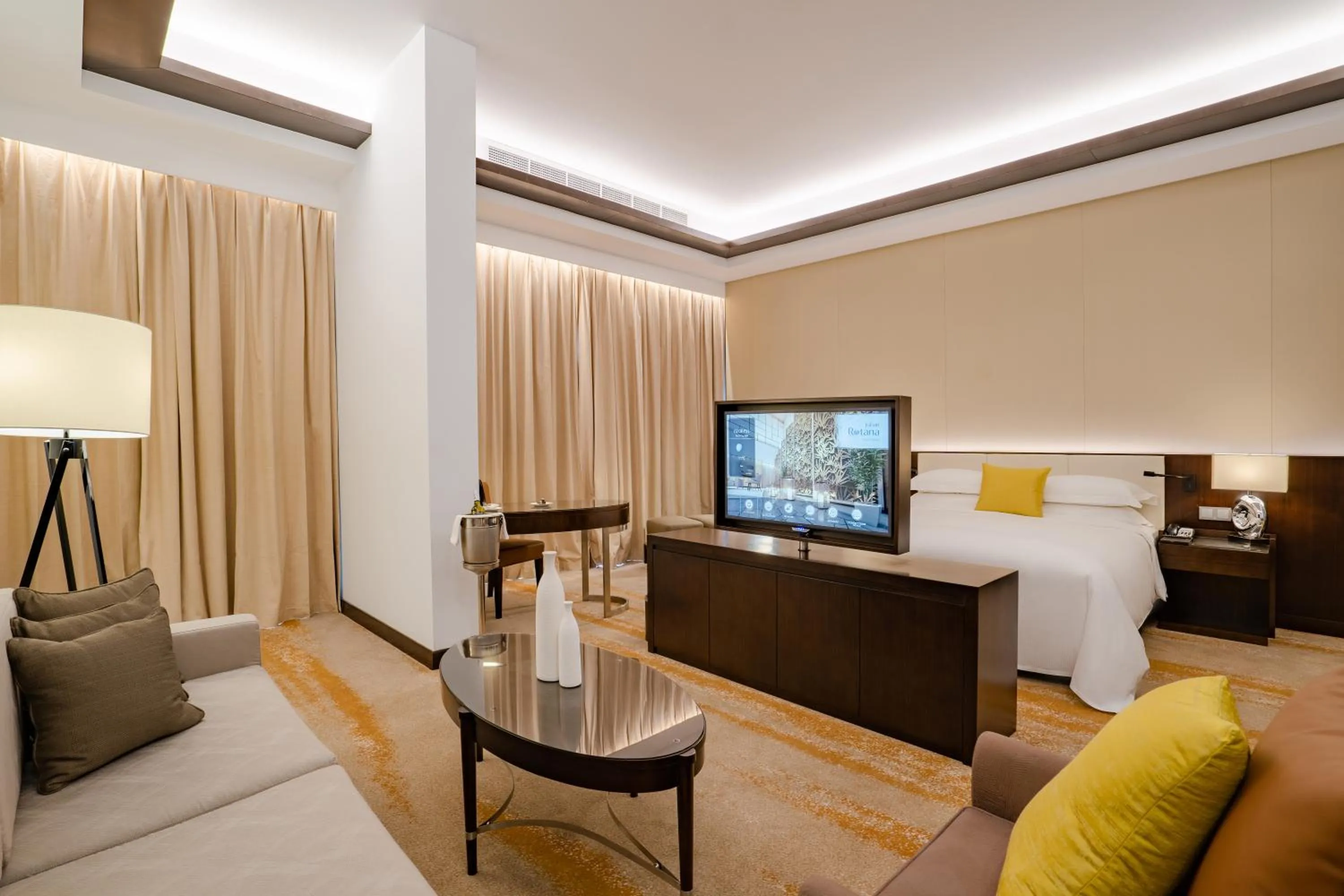 Bedroom, Bed in Johari Rotana