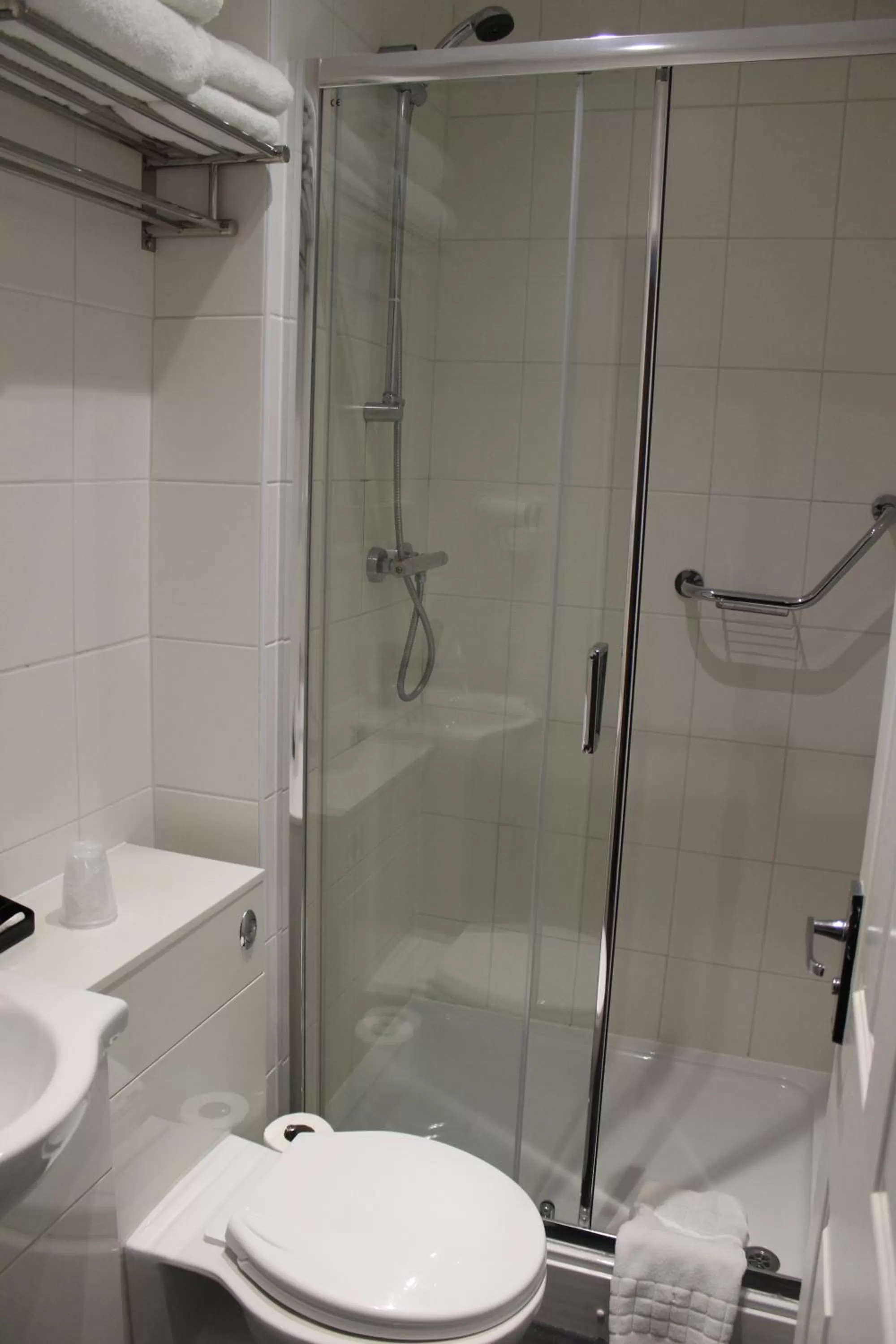 Shower in Four Saints Brig Y Don Hotel