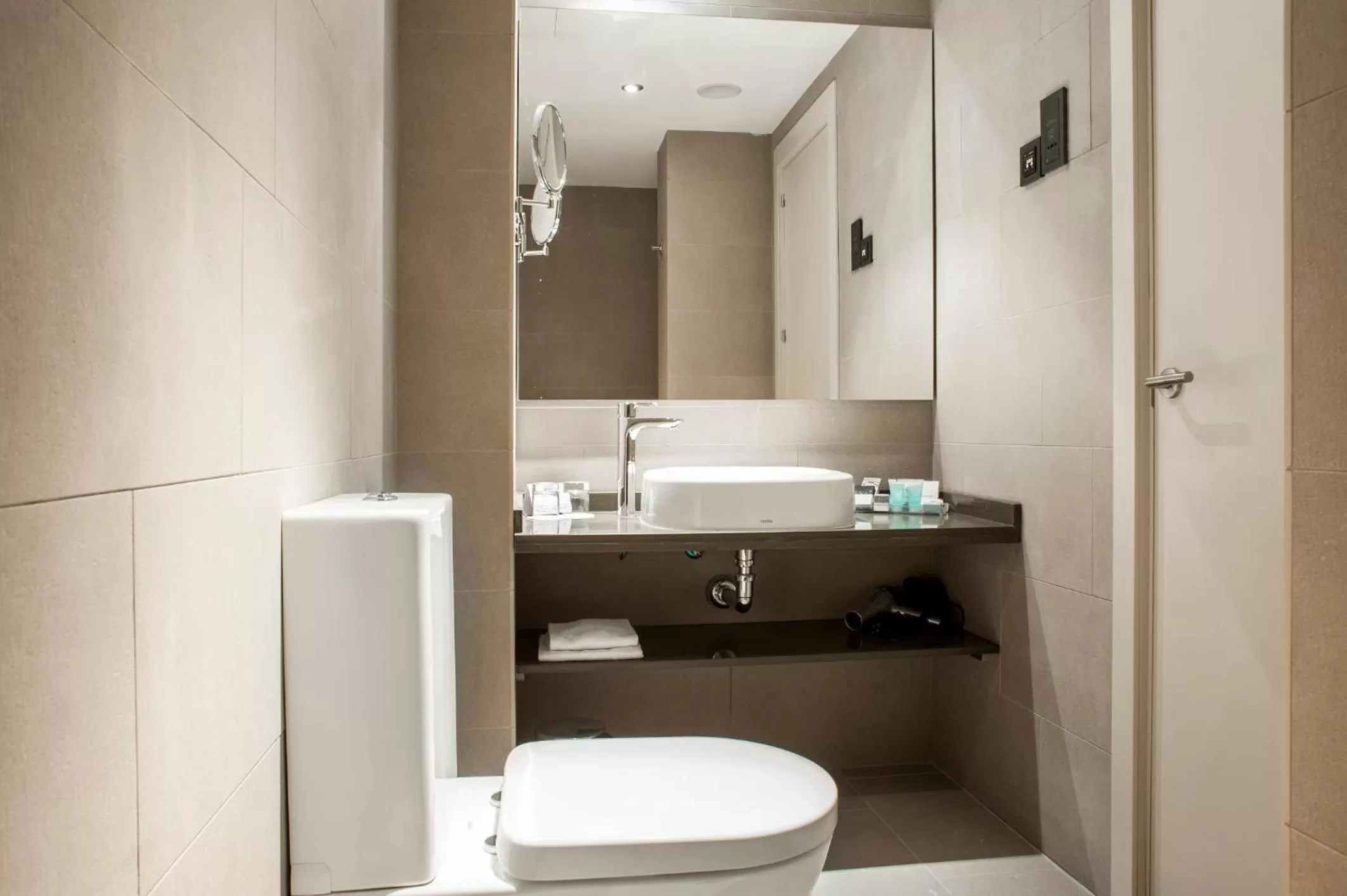 Bathroom in Exe Moncloa