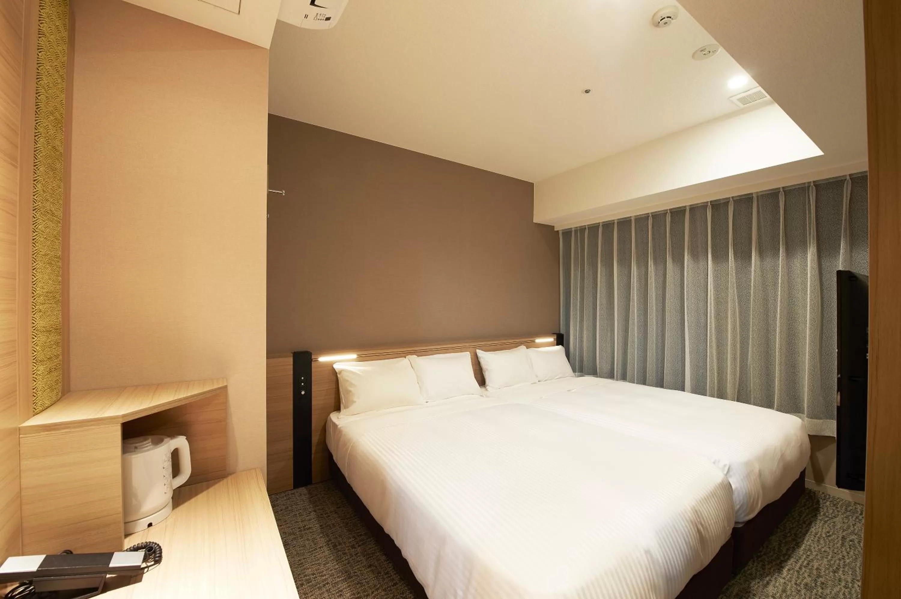 Photo of the whole room, Bed in Sotetsu Fresa Inn Tokyo Kanda