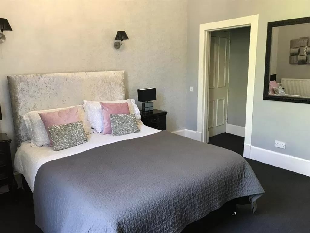 Superior Double Room in Alba House Hotel