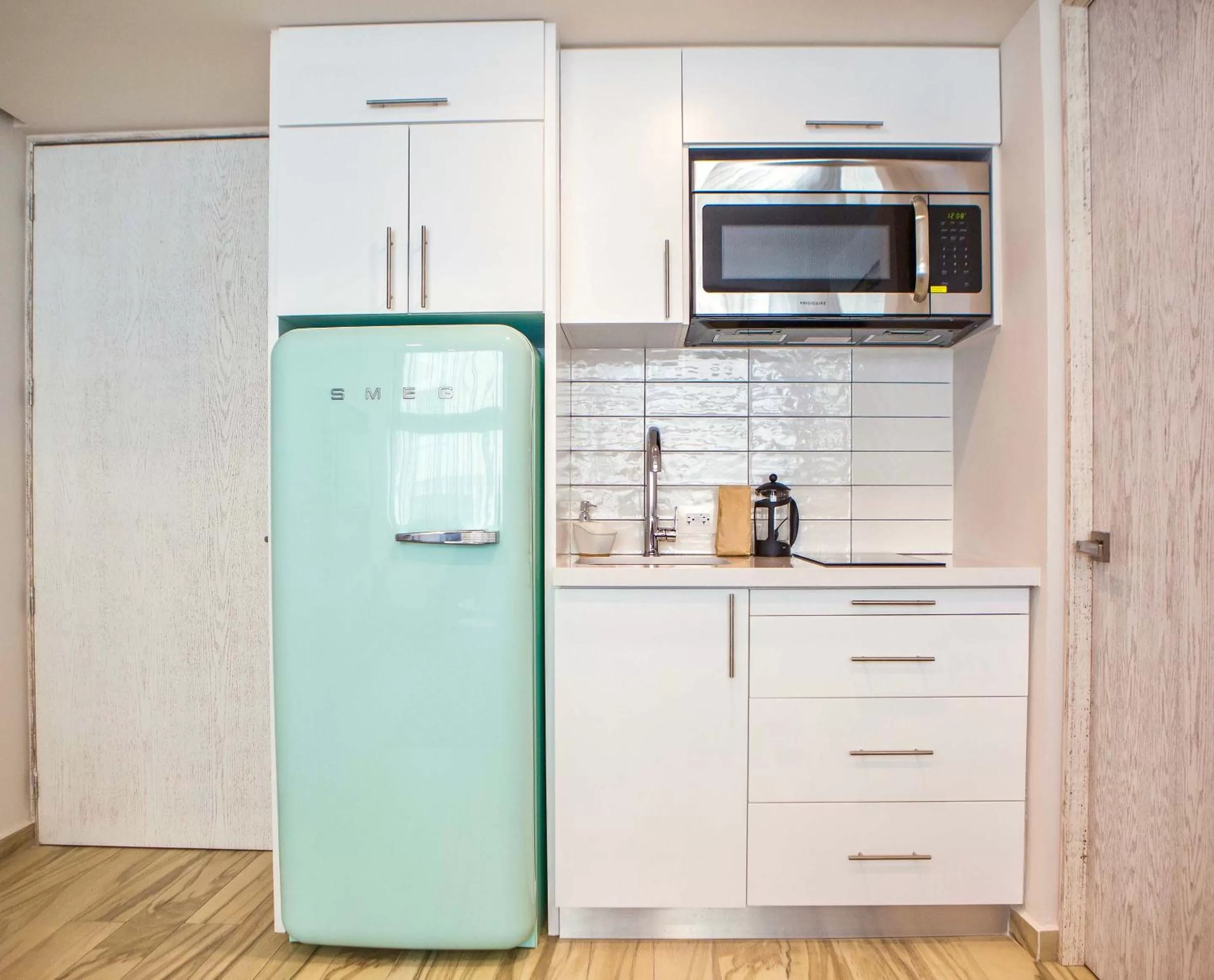 Kitchen or kitchenette in Newport House Playa Boutique Hotel