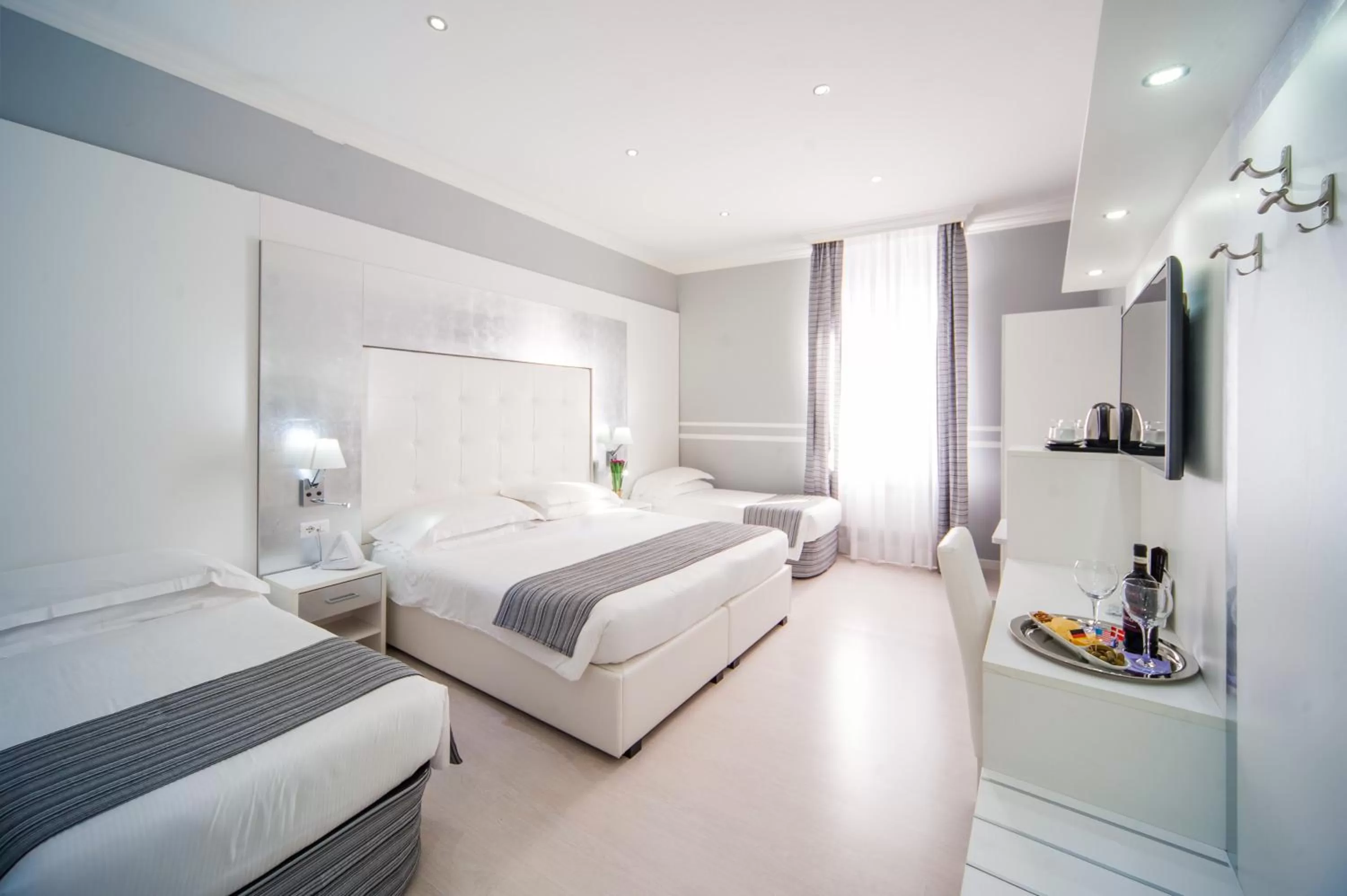 Photo of the whole room, Bed in Relais Trevi 95 Boutique Hotel