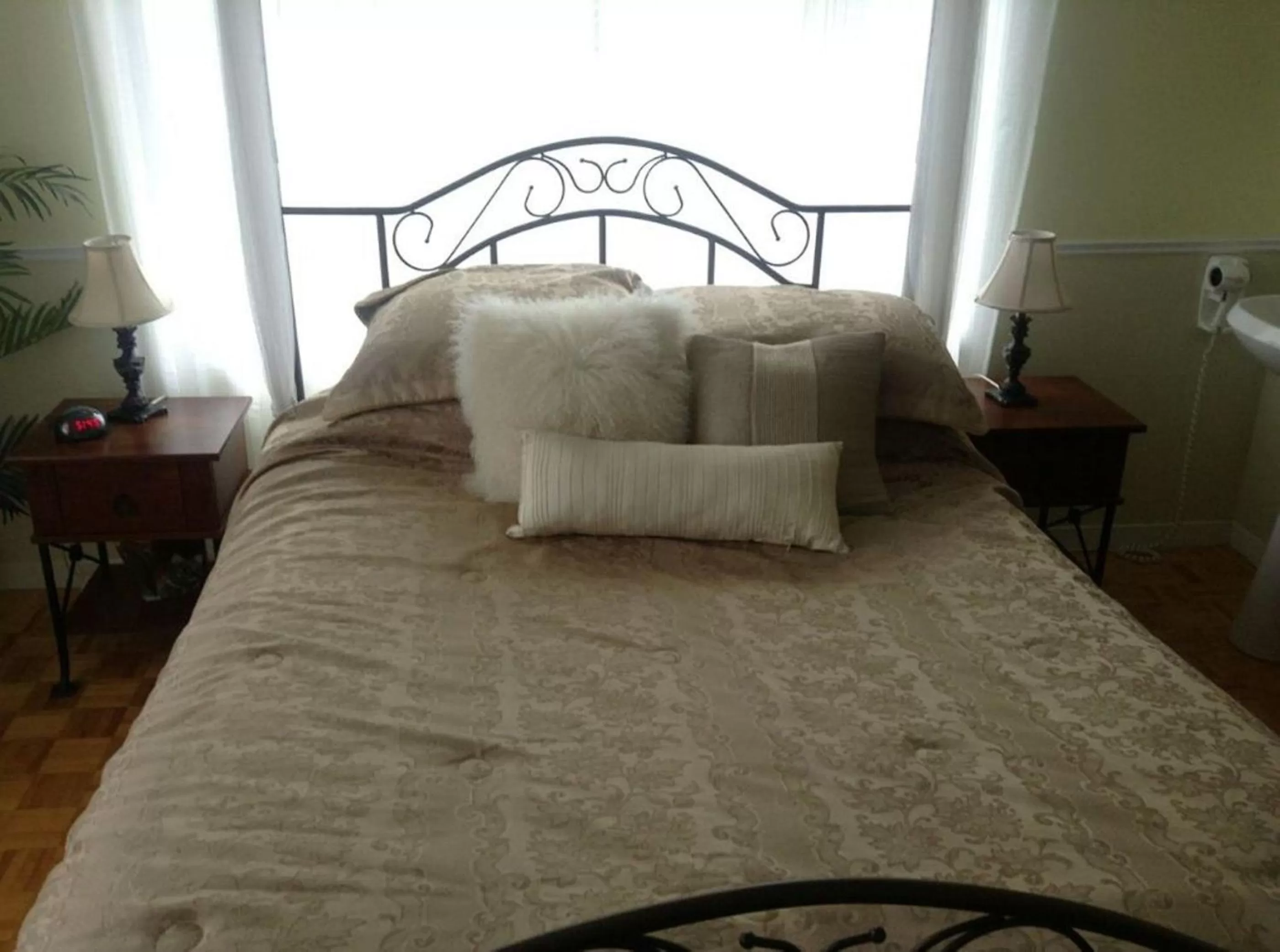 Bed in Maison Parc Delormier