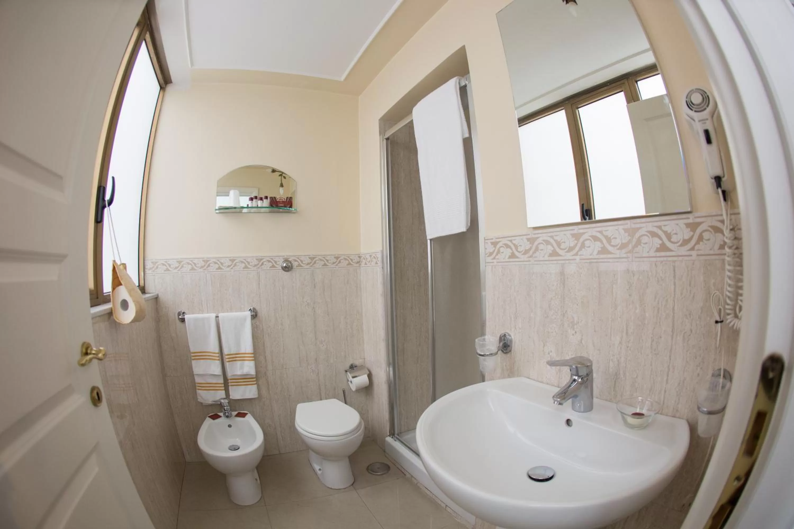 Shower in B&B Art Suite Santa Brigida