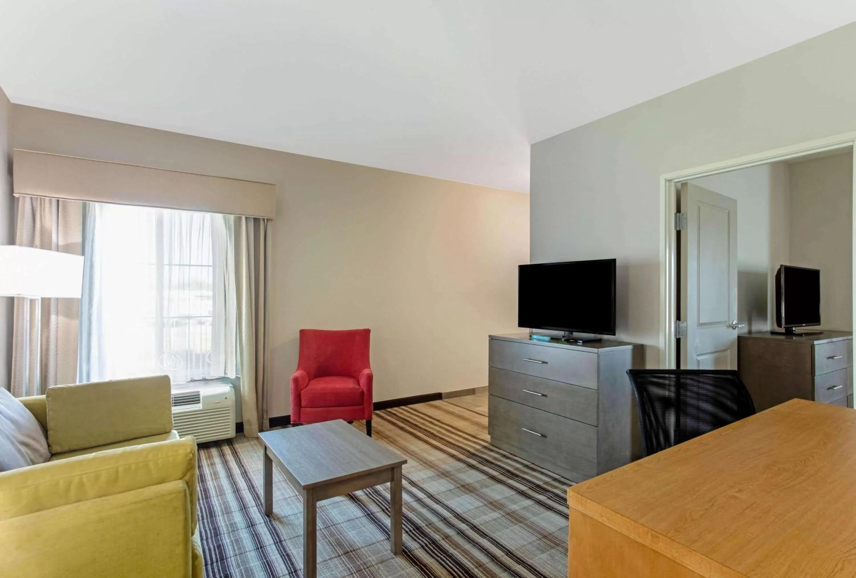 Photo of the whole room in La Quinta by Wyndham Paducah